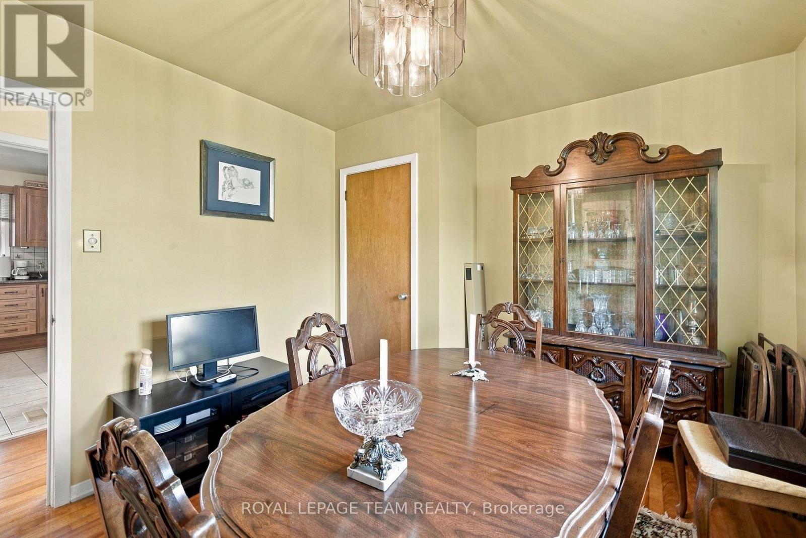 2587 Roman Avenue, Ottawa, Ontario K2B 7Y1 - Photo 12 - X13796086