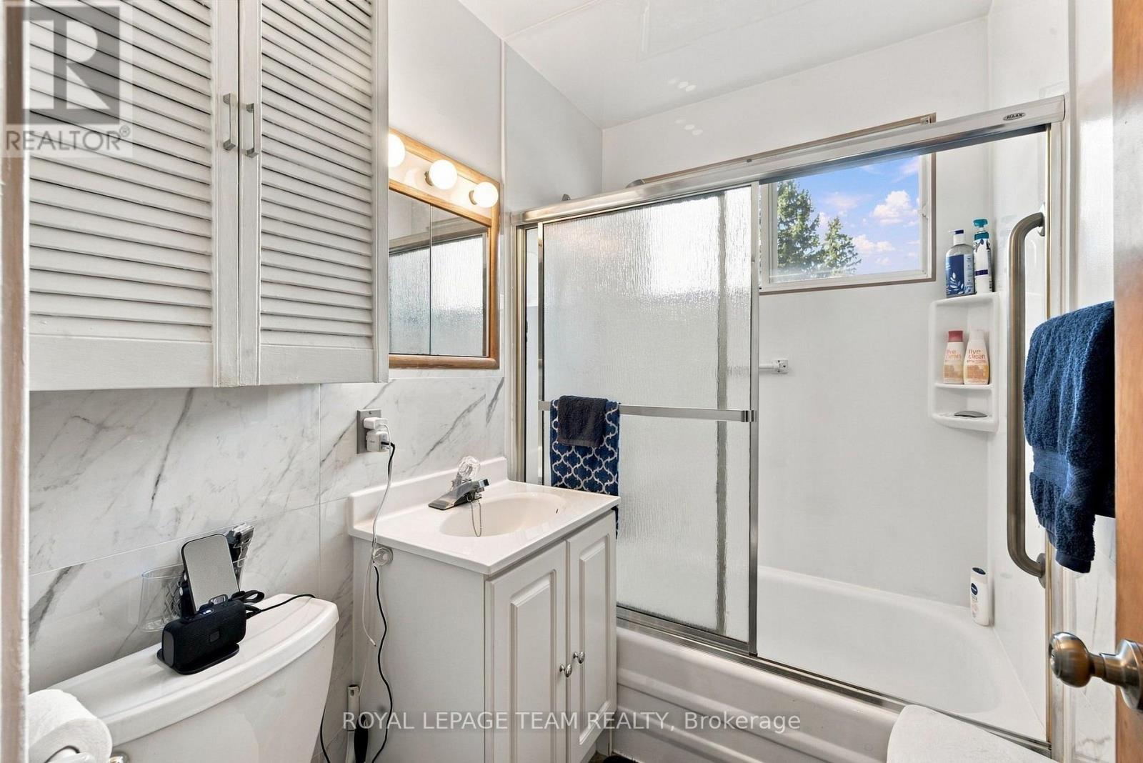 2587 Roman Avenue, Ottawa, Ontario K2B 7Y1 - Photo 13 - X13796086