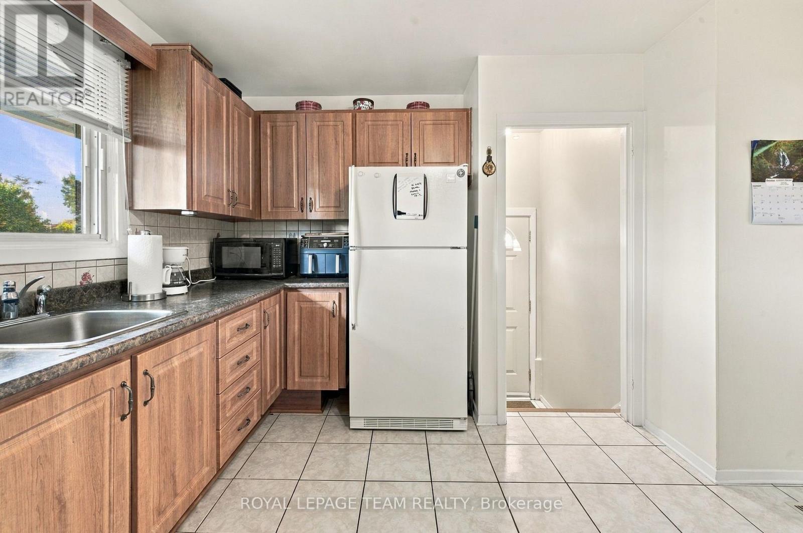 2587 Roman Avenue, Ottawa, Ontario K2B 7Y1 - Photo 19 - X13796086