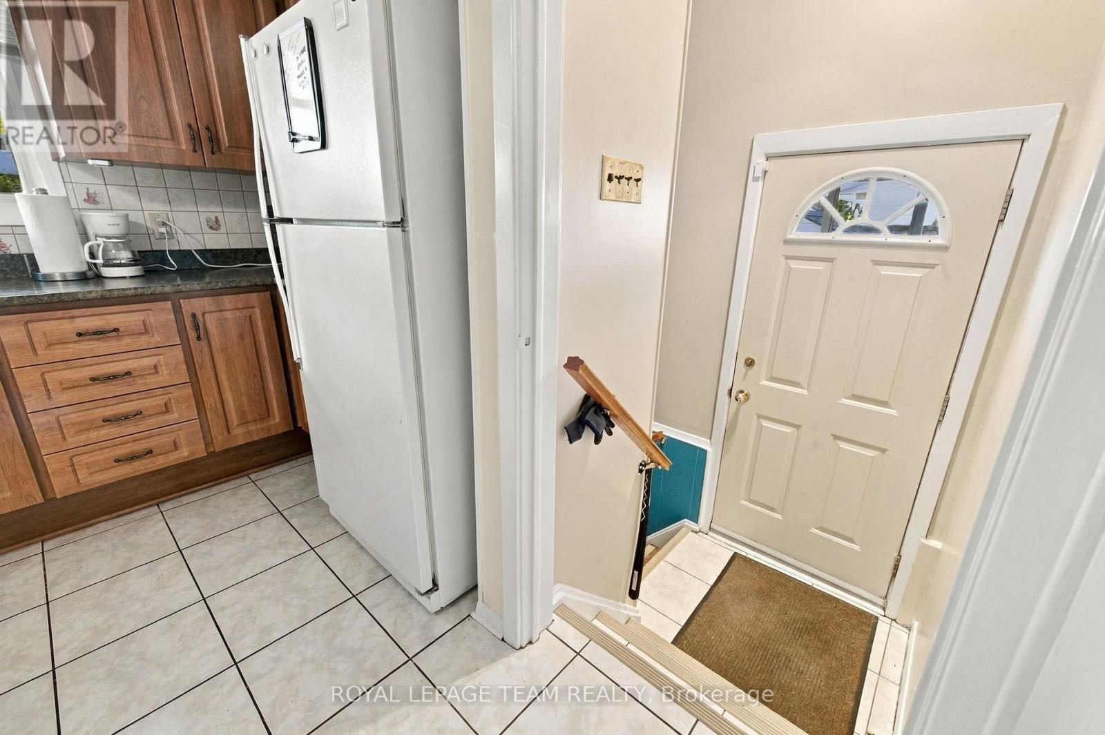 2587 Roman Avenue, Ottawa, Ontario K2B 7Y1 - Photo 20 - X13796086