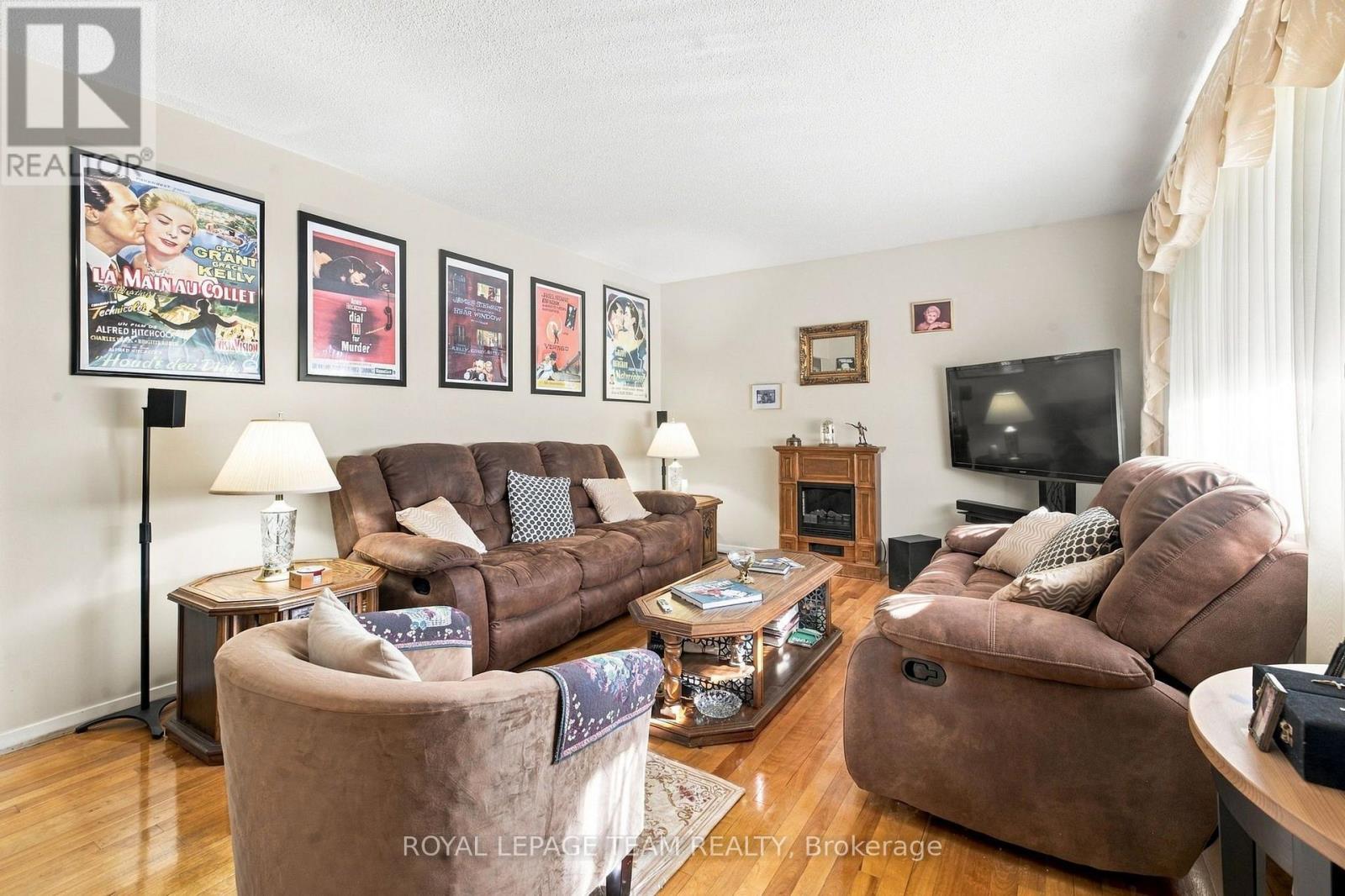 2587 Roman Avenue, Ottawa, Ontario K2B 7Y1 - Photo 4 - X13796086