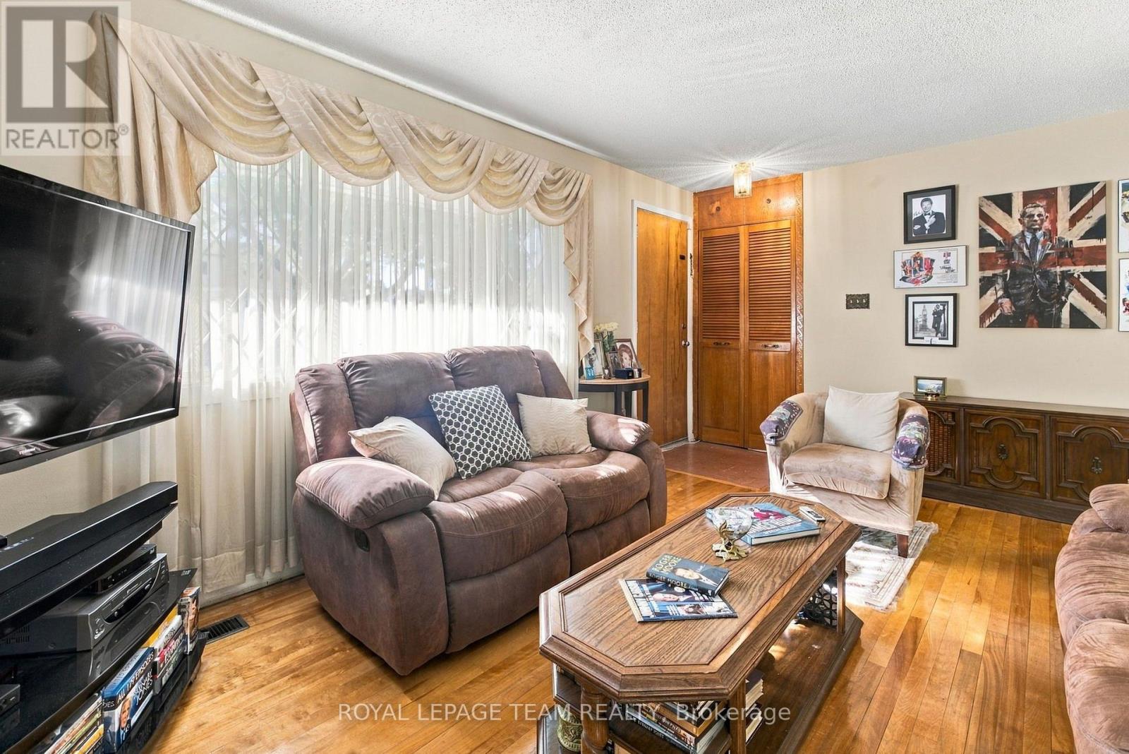 2587 Roman Avenue, Ottawa, Ontario K2B 7Y1 - Photo 7 - X13796086
