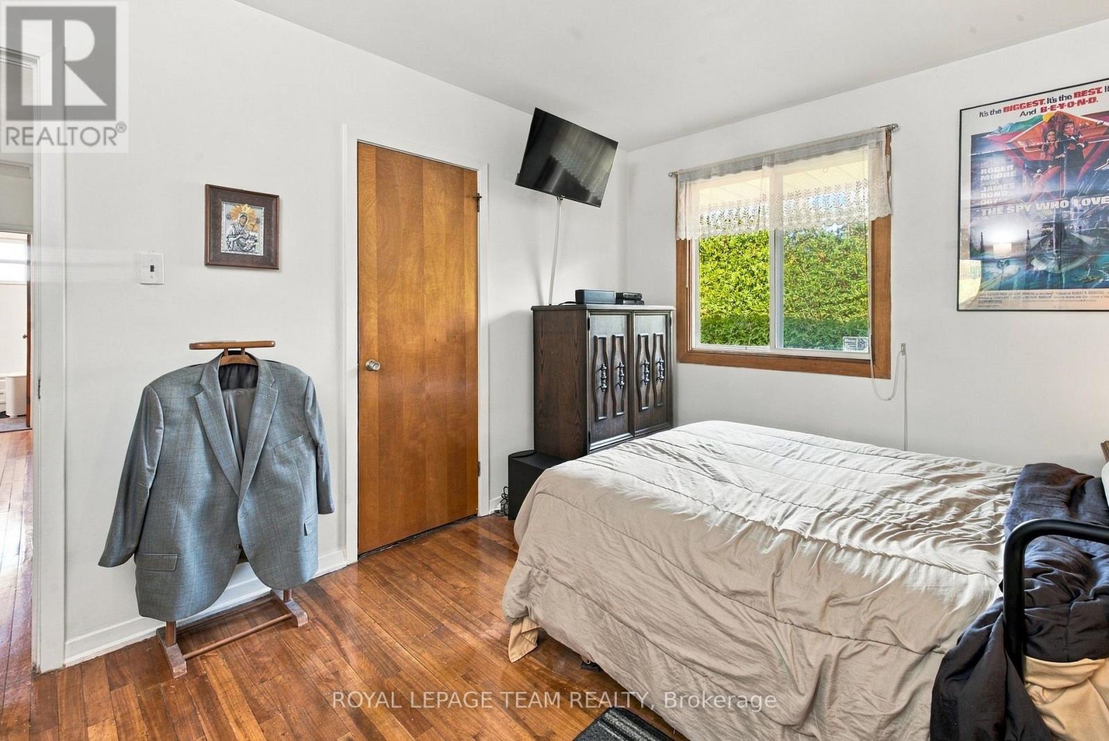 2587 Roman Avenue, Ottawa, Ontario K2B 7Y1 - Photo 9 - X13796086