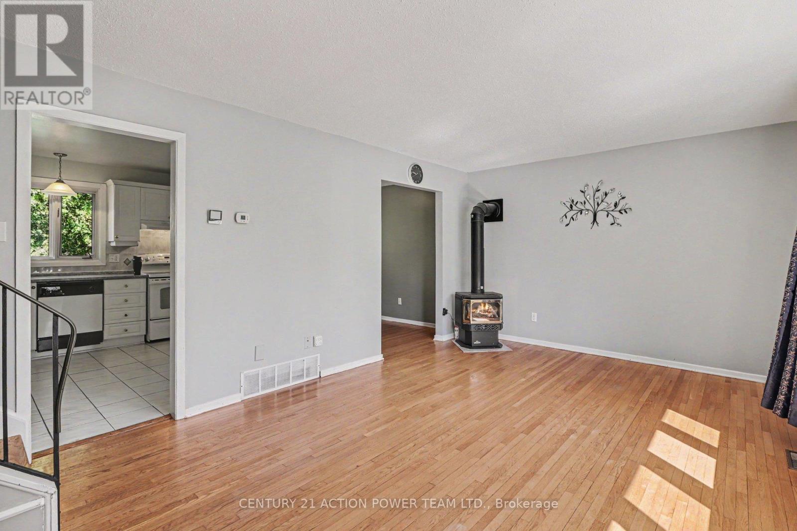 303 Hoylake Crescent, Ottawa, Ontario K1E 1M1 - Photo 10 - X13796220