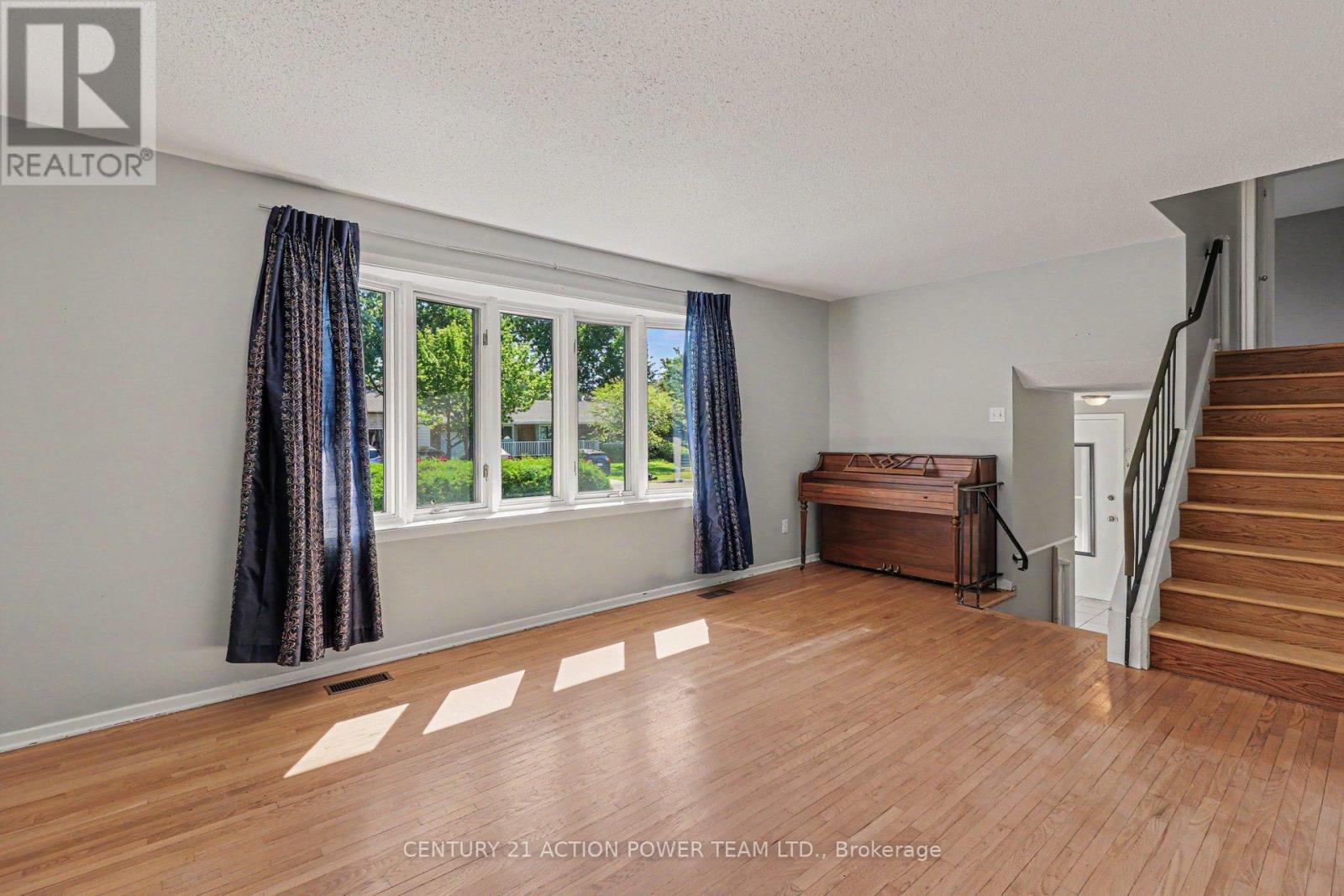 303 Hoylake Crescent, Ottawa, Ontario K1E 1M1 - Photo 7 - X13796220