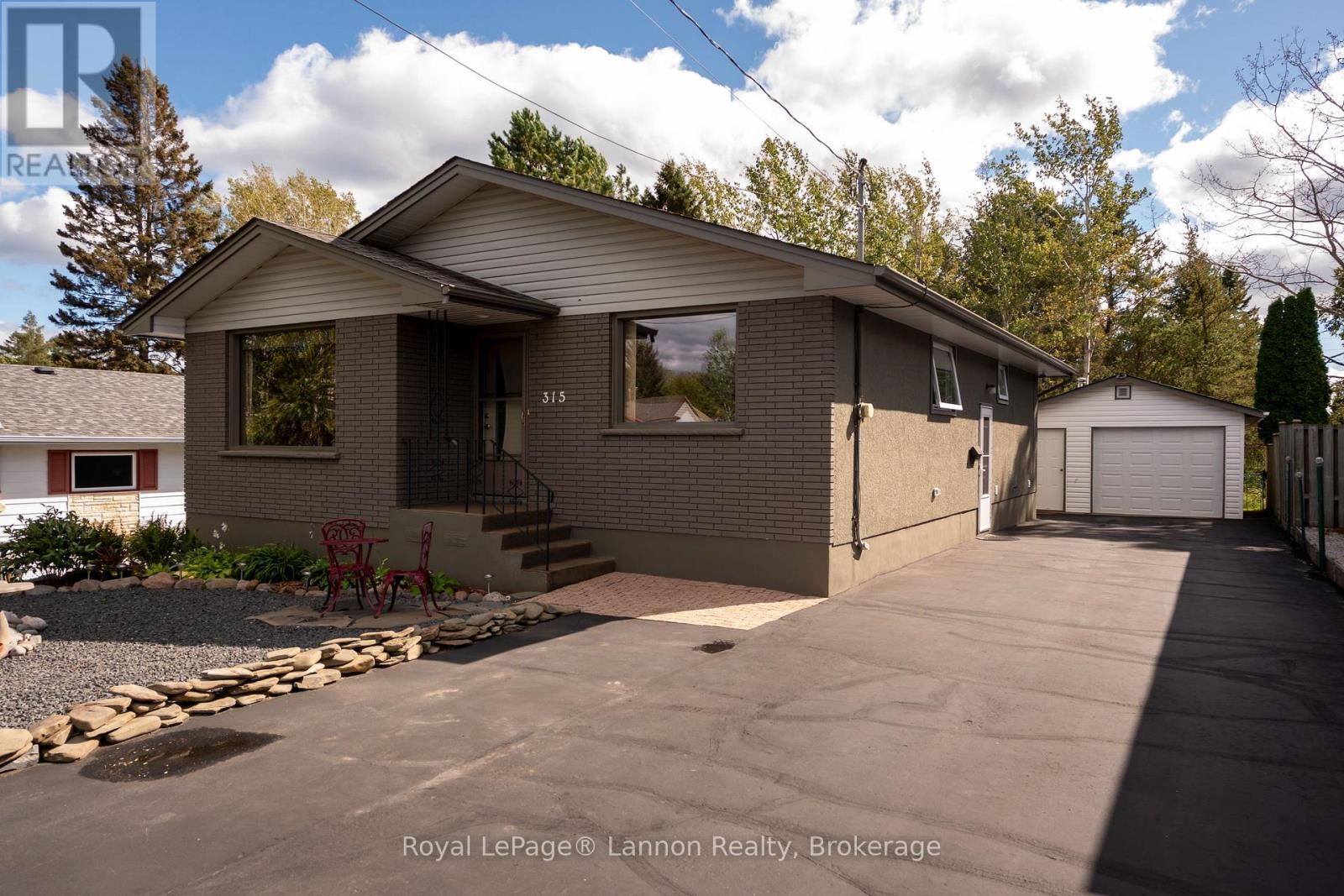 315 Rona Street, Thunder Bay, Ontario  P7A 1R3 - Photo 2 - X13796092