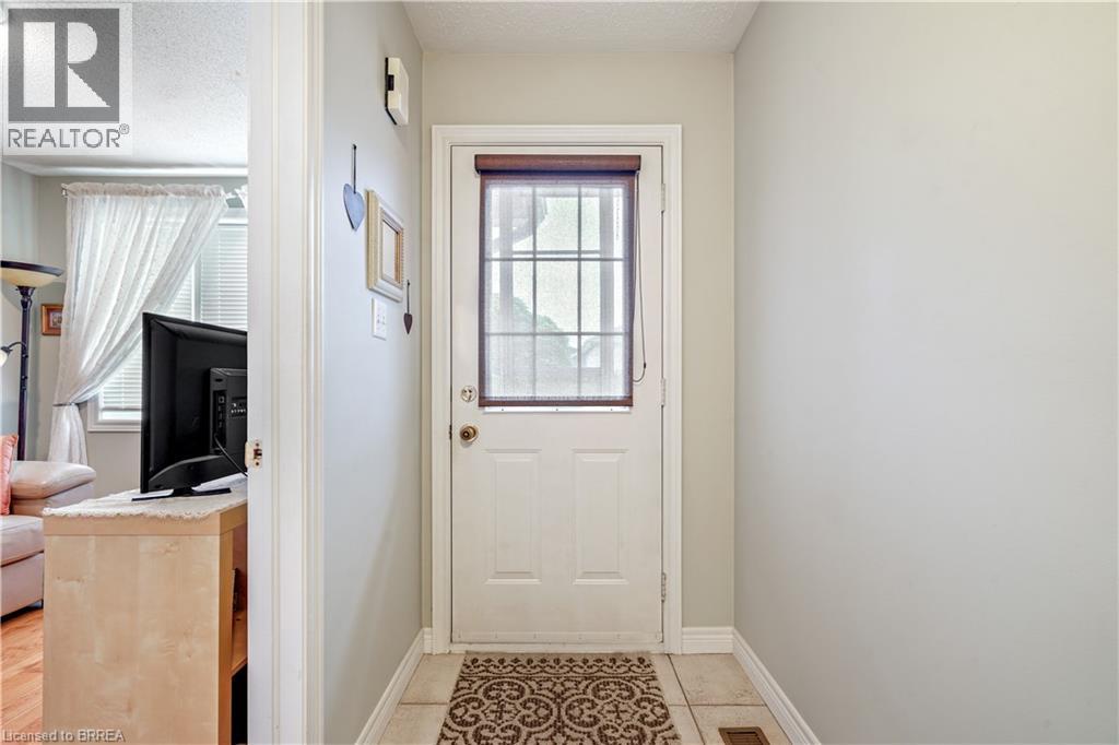 1 Buchanan Crescent Unit# 11, Brantford, Ontario  N3P 2B2 - Photo 5 - 40863560
