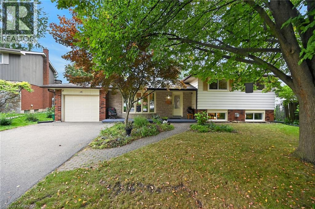 15 CANARY Drive, Brantford, Ontario