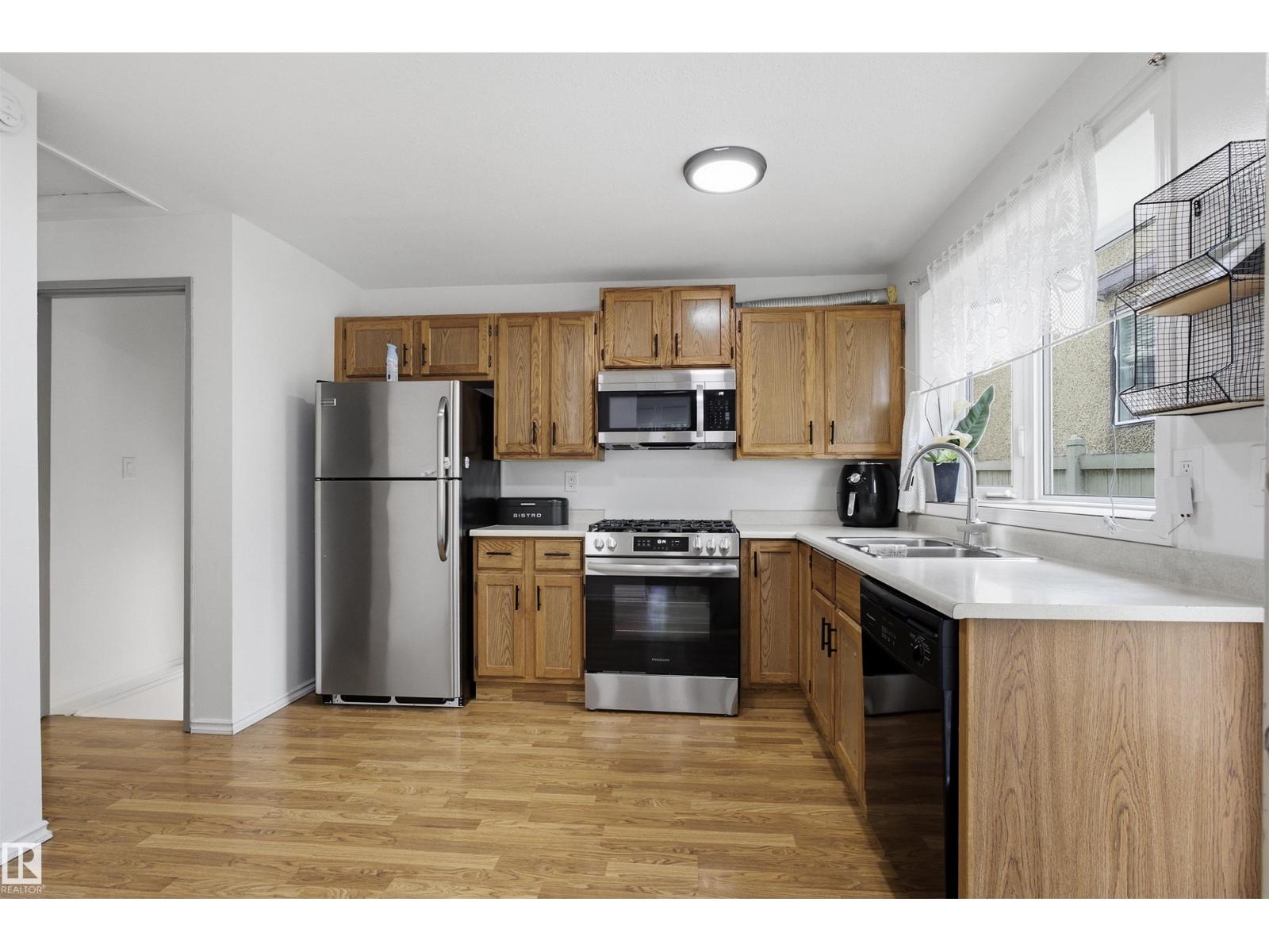 3803 12 AV NW photo 12