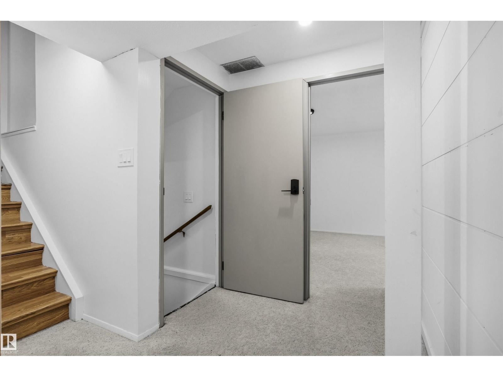 3803 12 AV NW photo 31