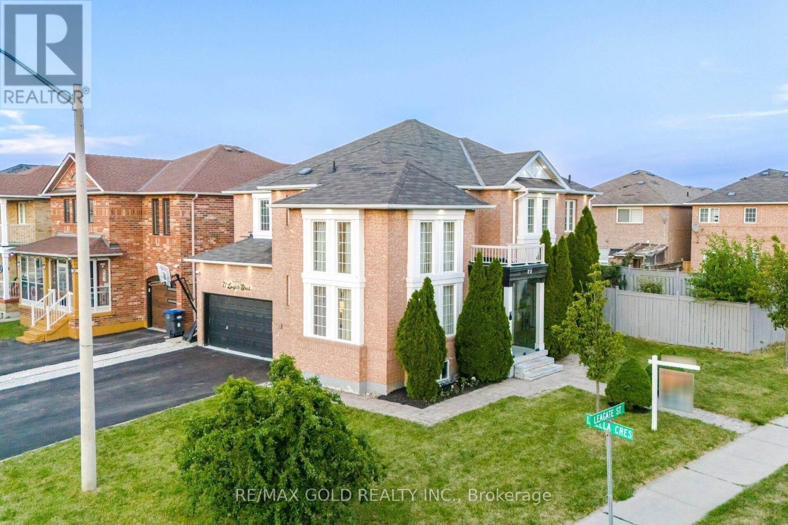 71 Leagate Street, Brampton, Ontario  L7A 3J4 - Photo 3 - W13796240
