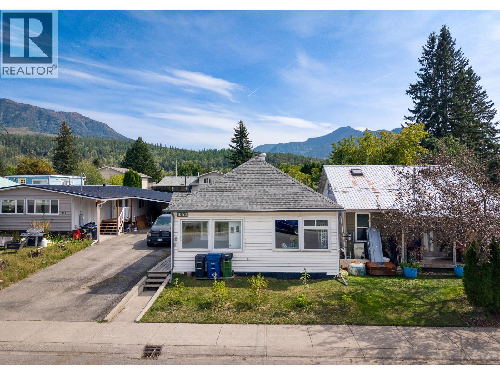 1052 6TH Avenue photo 5