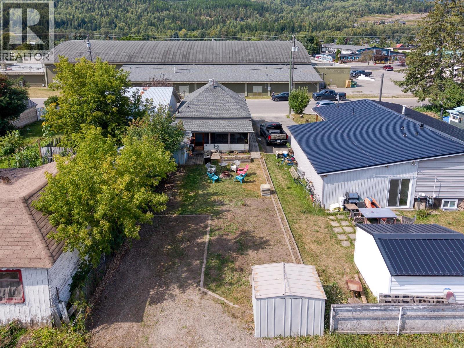 1052 6TH Avenue photo 38