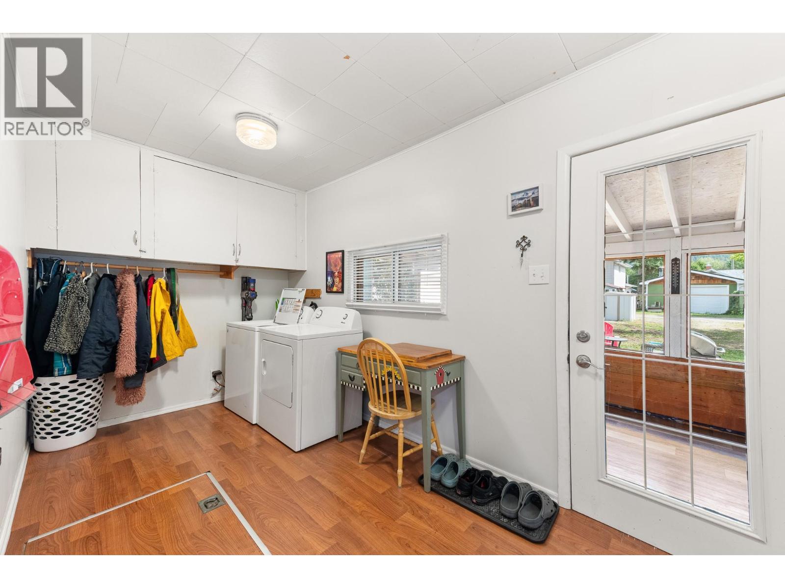 1052 6TH Avenue photo 23
