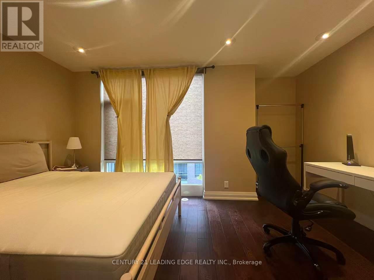 Th4 - 15 Valhalla Inn Road, Toronto, Ontario  M9B 0B3 - Photo 15 - W13703654
