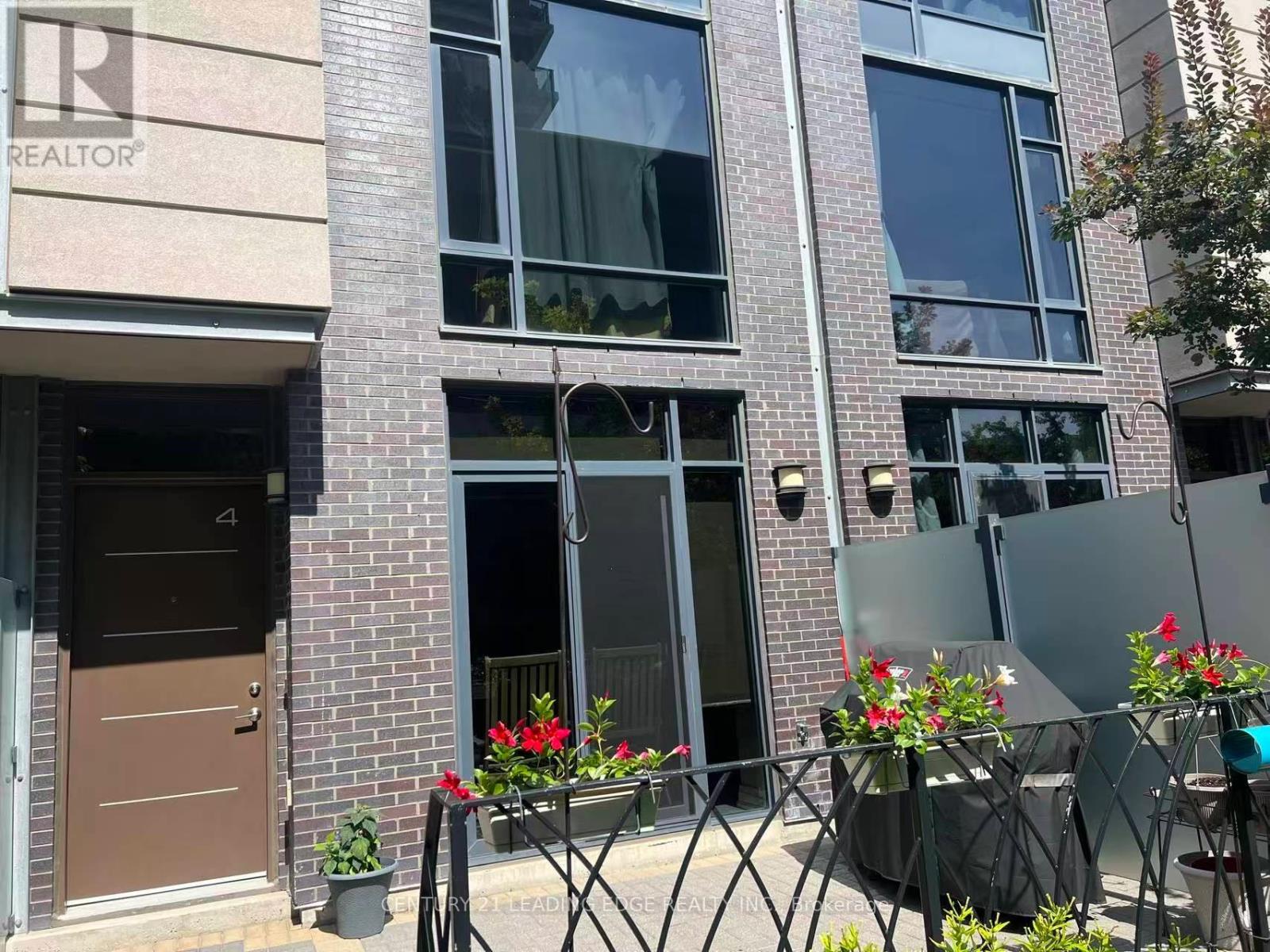 Th4 - 15 Valhalla Inn Road, Toronto, Ontario  M9B 0B3 - Photo 3 - W13703654