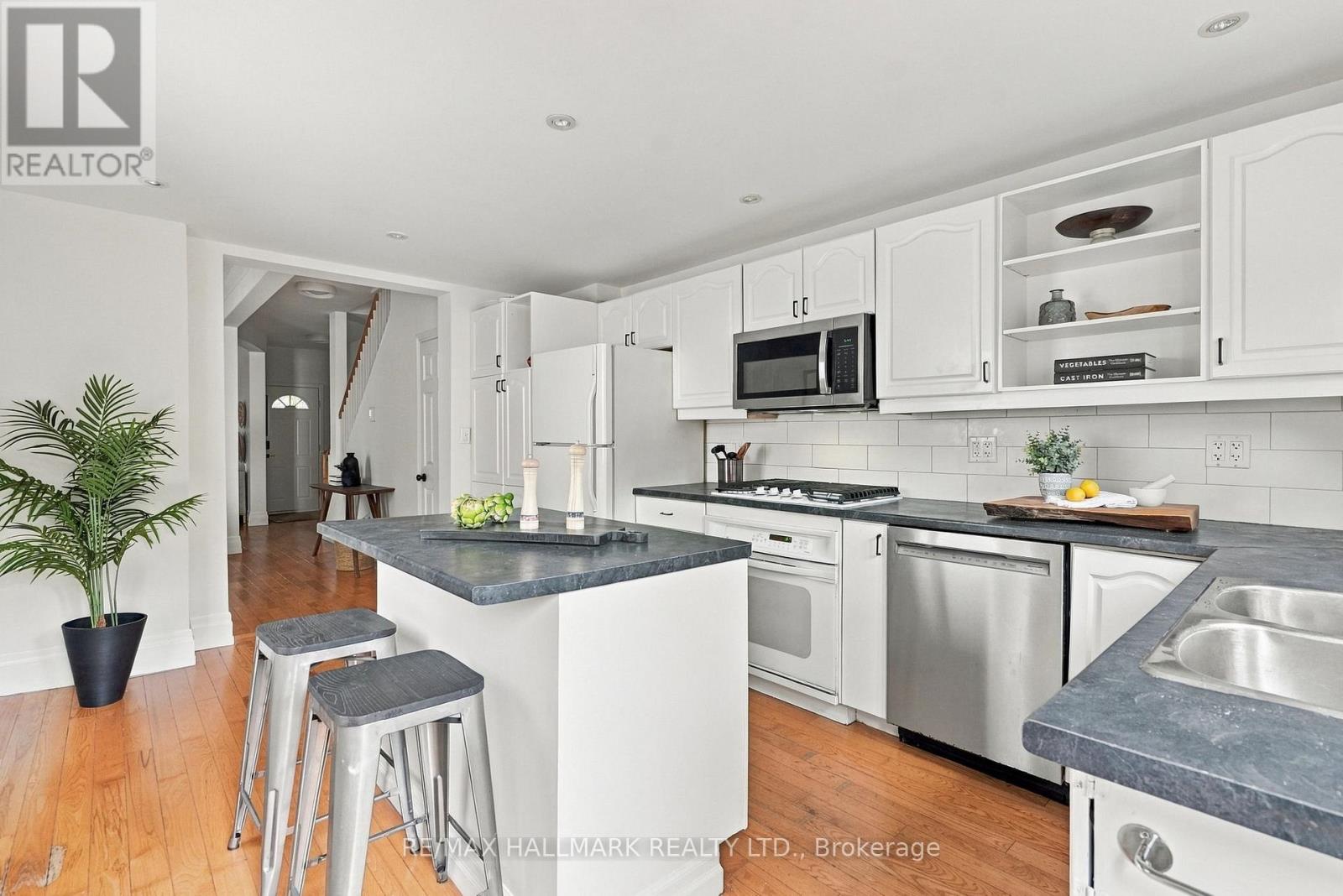 206 Yarmouth Road, Toronto, Ontario  M6G 1X4 - Photo 9 - W13794068