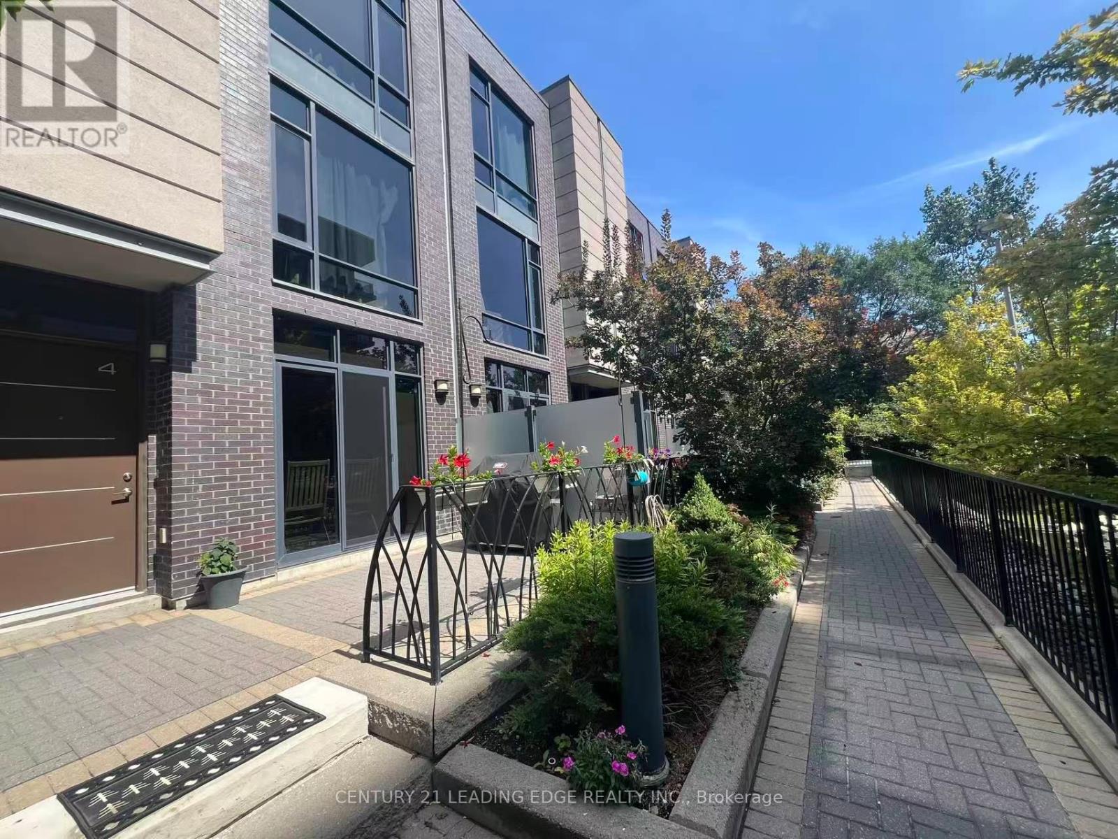 Th4 - 15 Valhalla Inn Road, Toronto, Ontario  M9B 0B3 - Photo 6 - W13703654