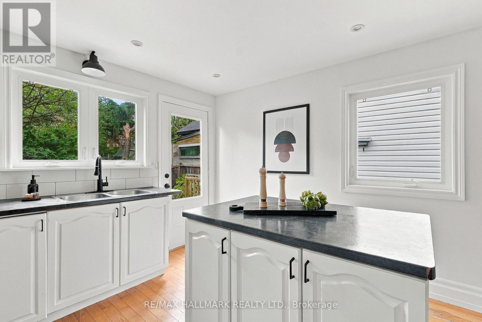 206 Yarmouth Road, Toronto, Ontario  M6G 1X4 - Photo 10 - W13794068