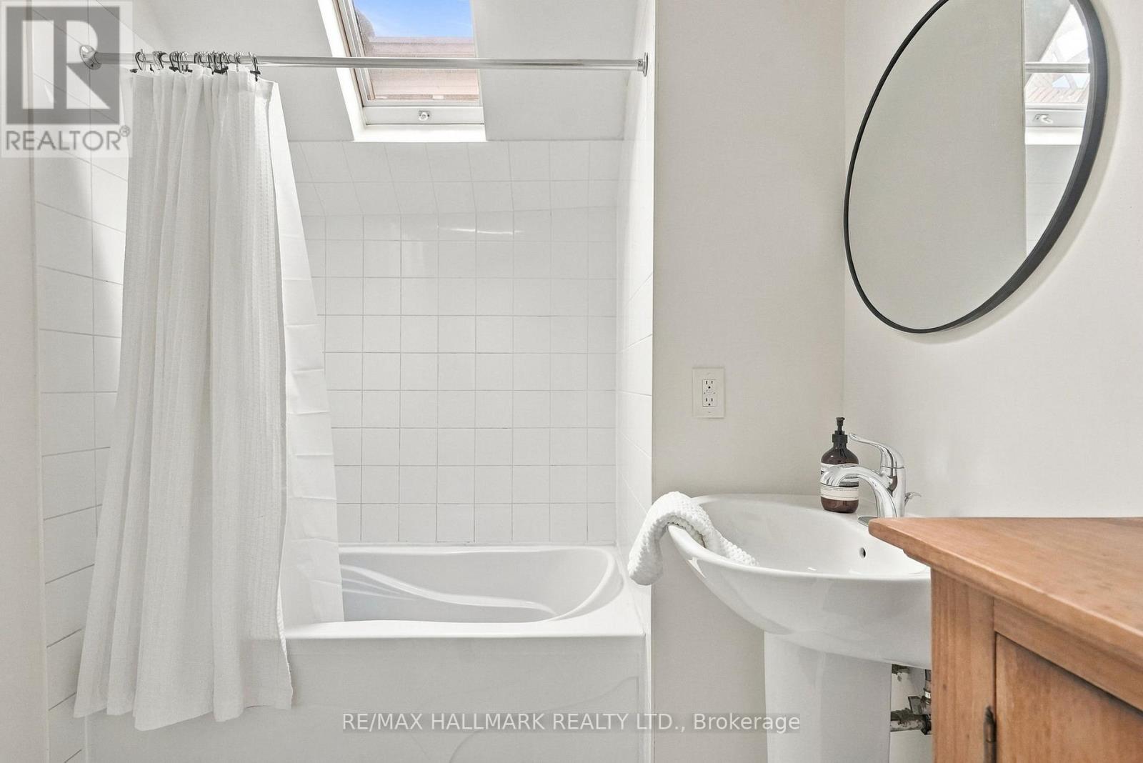 206 Yarmouth Road, Toronto, Ontario  M6G 1X4 - Photo 15 - W13794068