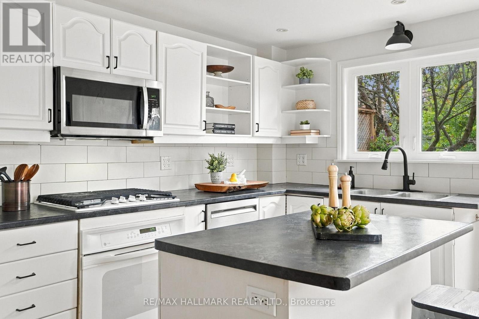 206 Yarmouth Road, Toronto, Ontario  M6G 1X4 - Photo 8 - W13794068