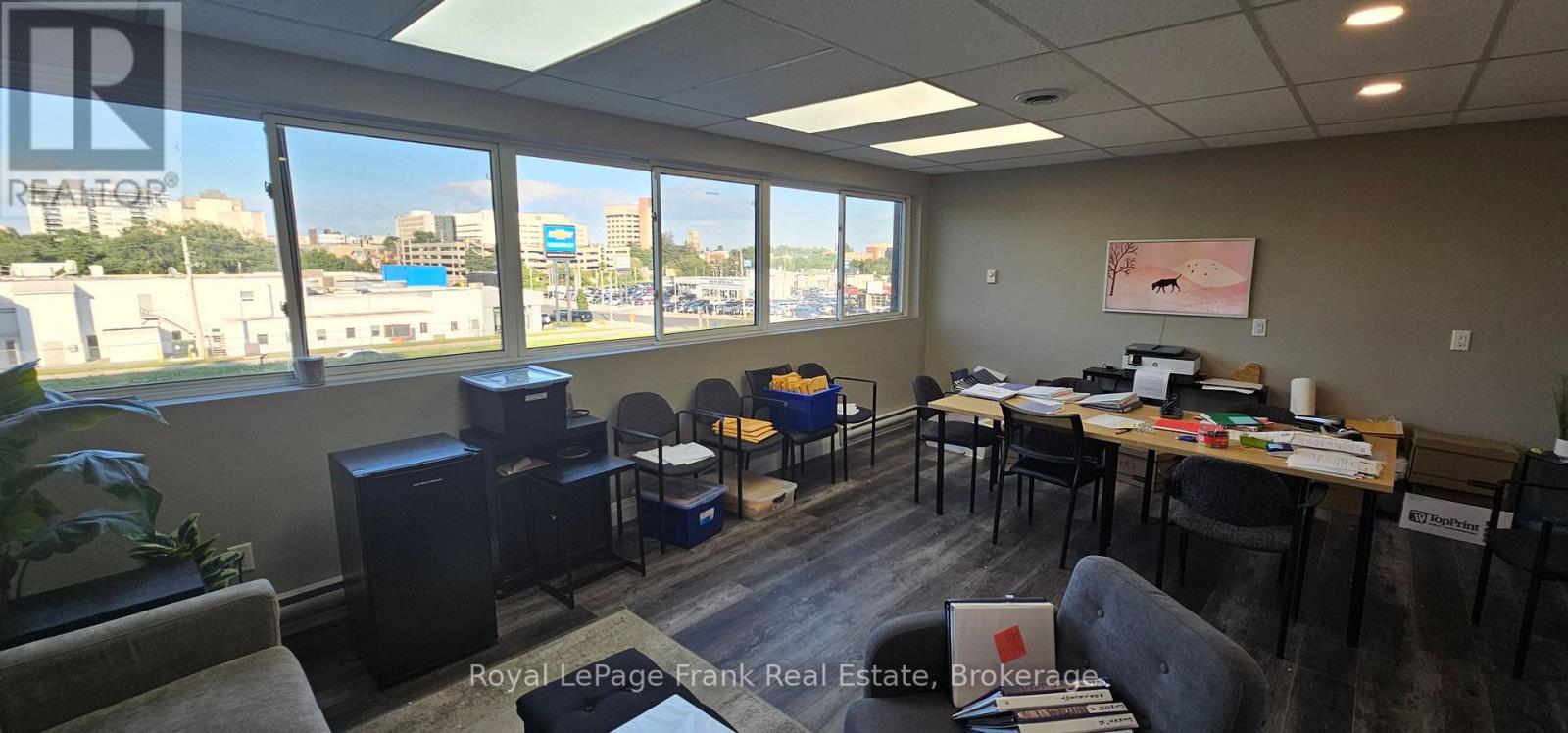 209b - 200 Bond Street W, Oshawa, Ontario  L1J 2L7 - Photo 1 - E13689290