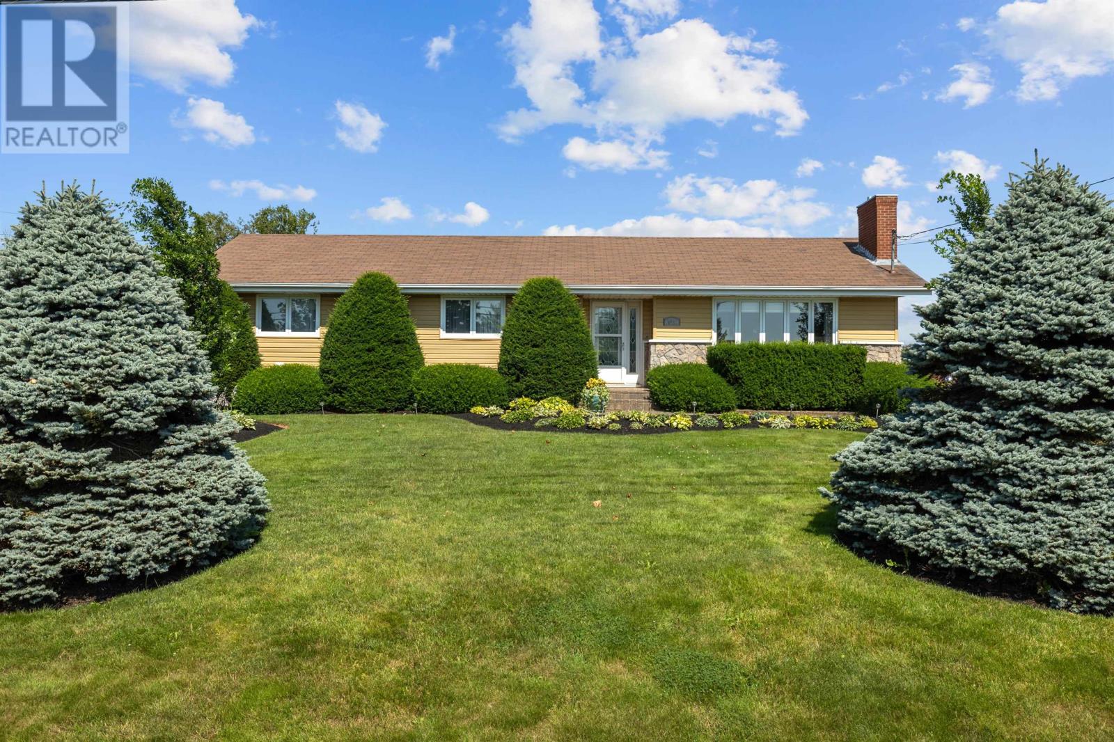 153 Mason Road, Stratford, Prince Edward Island  C1B 2G3 - Photo 2 - 202623626