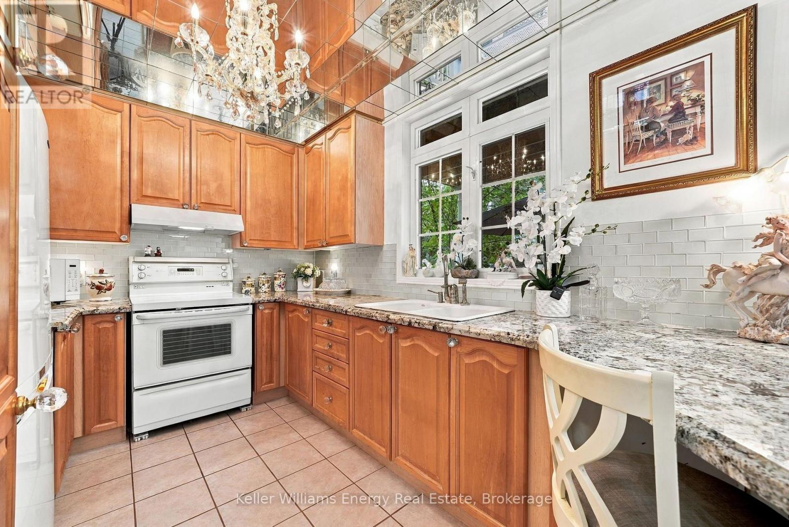 990 Glenbourne Drive, Oshawa (Pinecrest), Ontario  L1K 2P9 - Photo 7 - E13796544