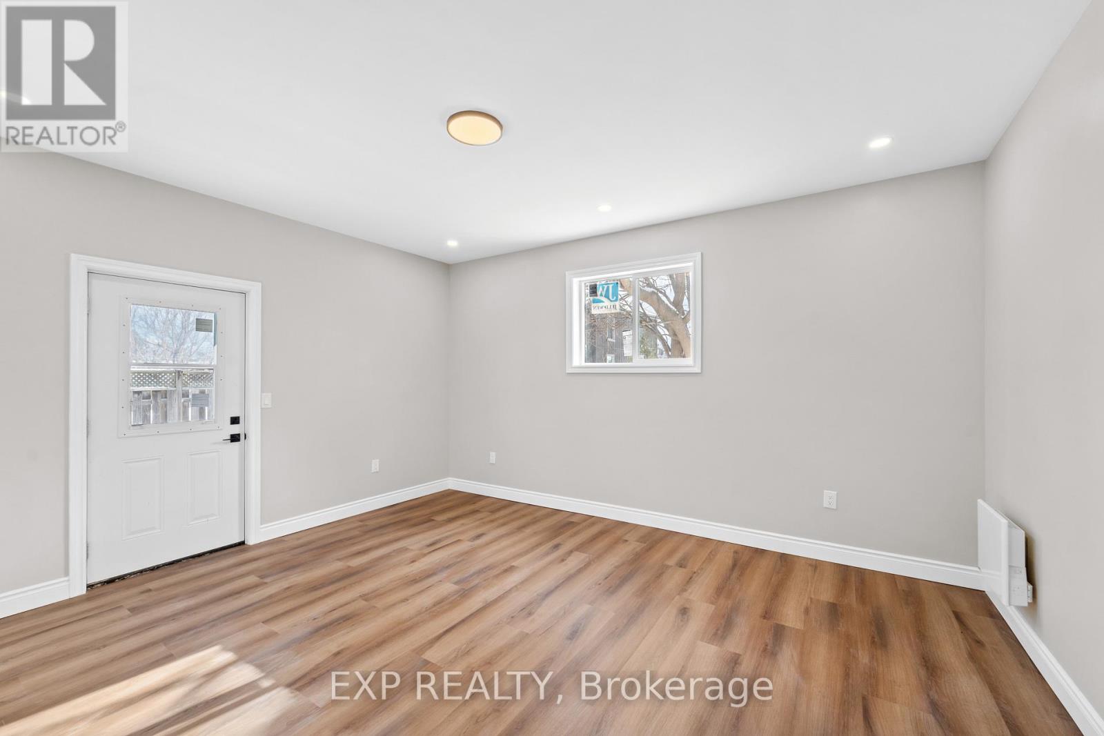 Unit B - 81 St Charles Street, Belleville (Belleville Ward), Ontario K8P 2W5 - Photo 2 - X13796368