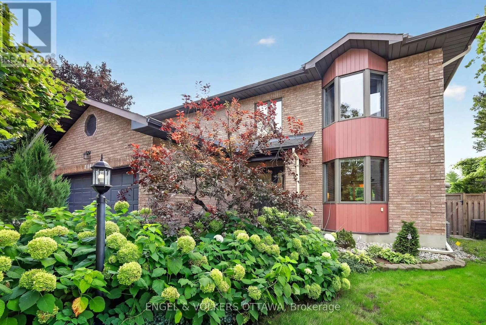 2106 LAMIRA STREET, Ottawa, Ontario