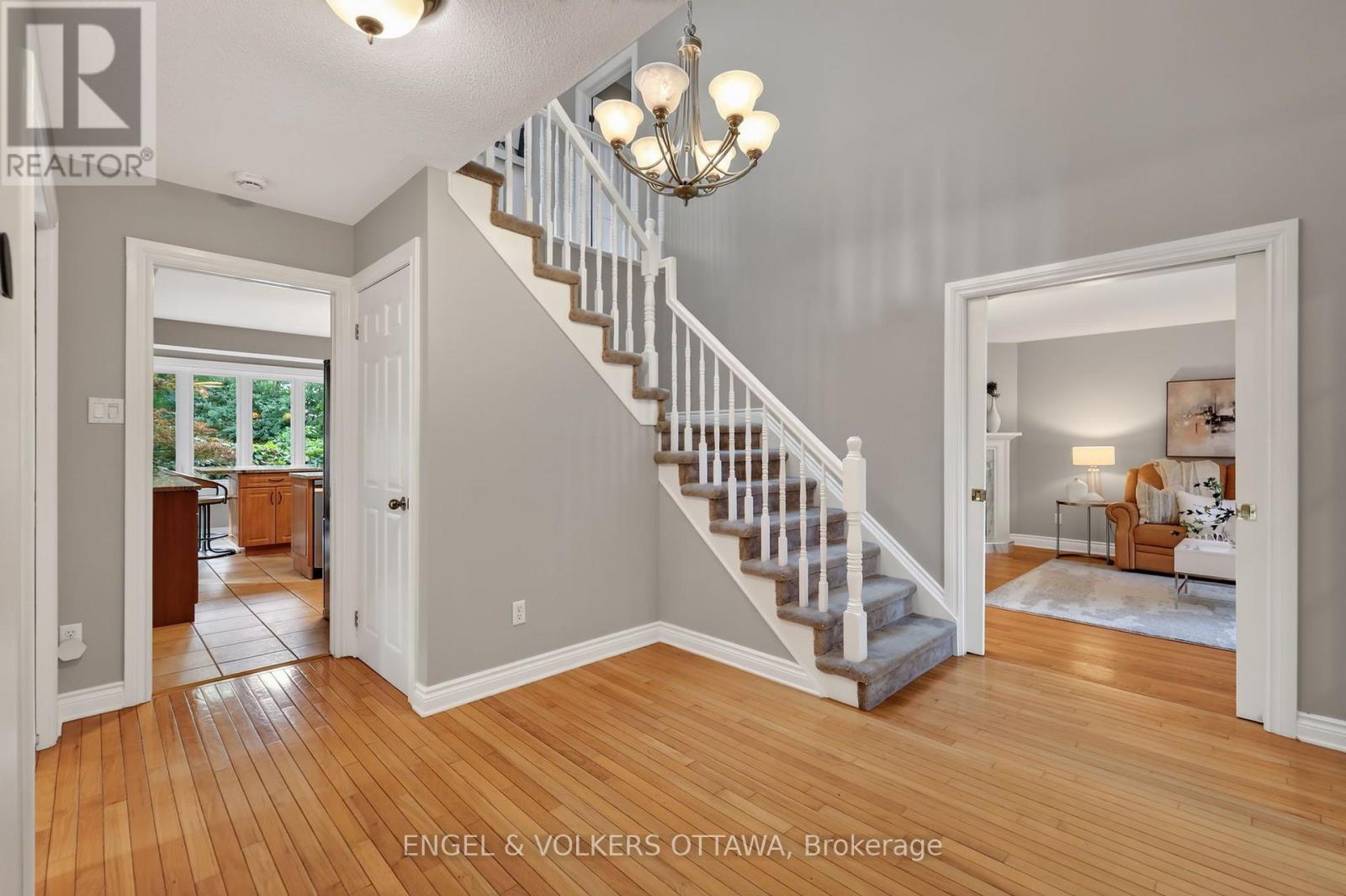 2106 Lamira Street, Ottawa, Ontario  K1H 8N9 - Photo 4 - X13796380
