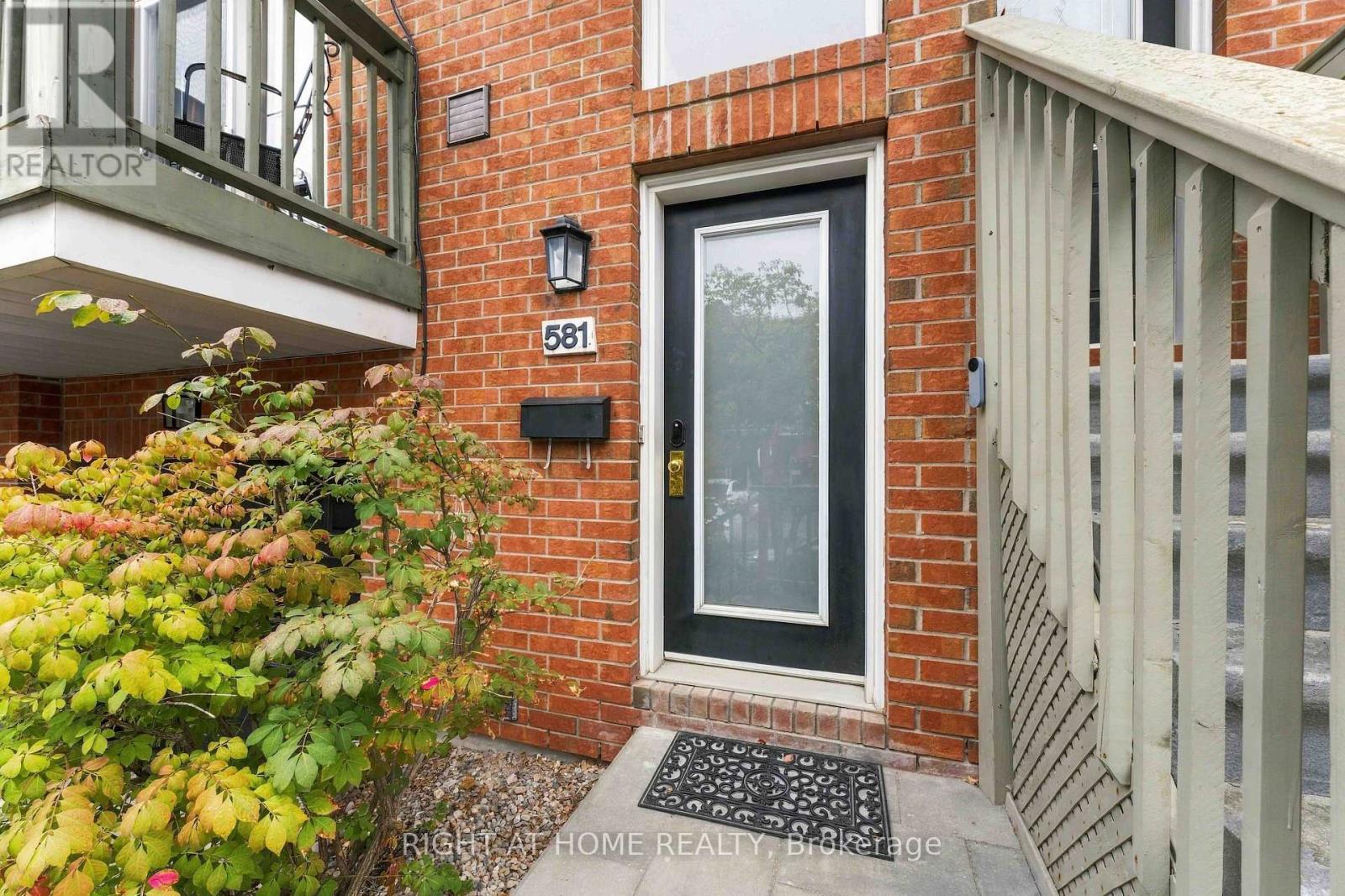 581 Lisgar Street, Ottawa, Ontario  K1R 5H6 - Photo 2 - X13796386