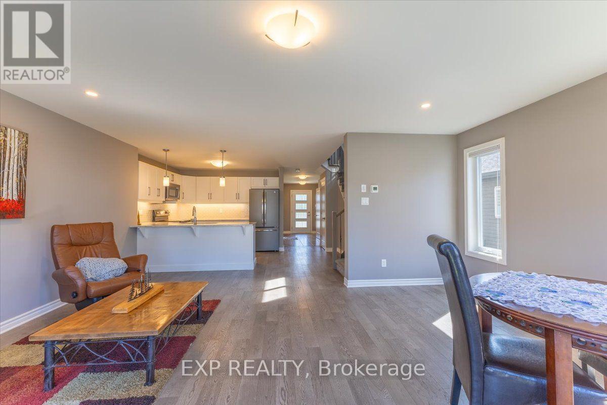 64 Horton Street, Mississippi Mills, Ontario  K0A 1A0 - Photo 11 - X13796658