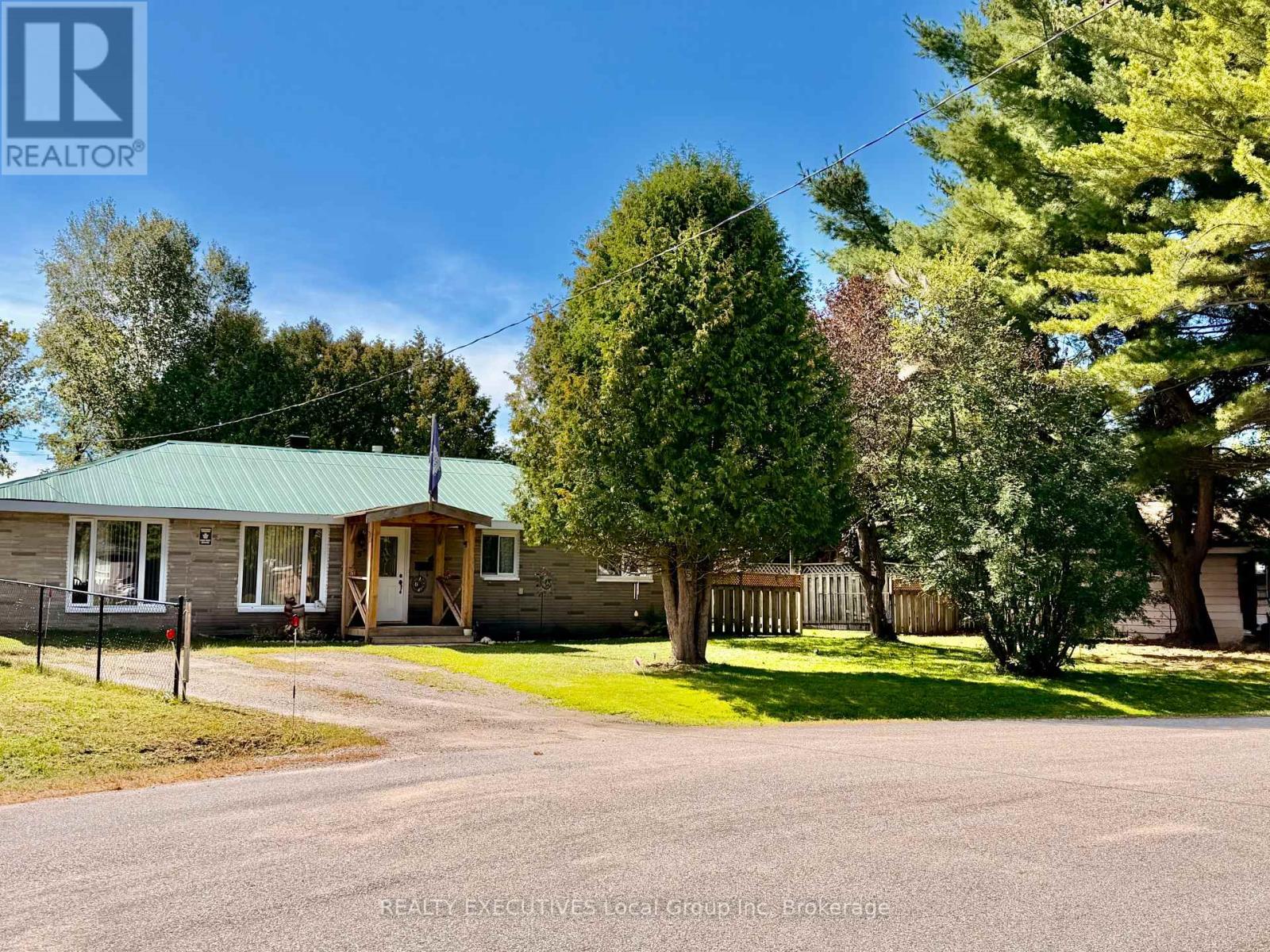 5 Ralph Place, North Bay, Ontario  P1A 1L3 - Photo 2 - X13765898