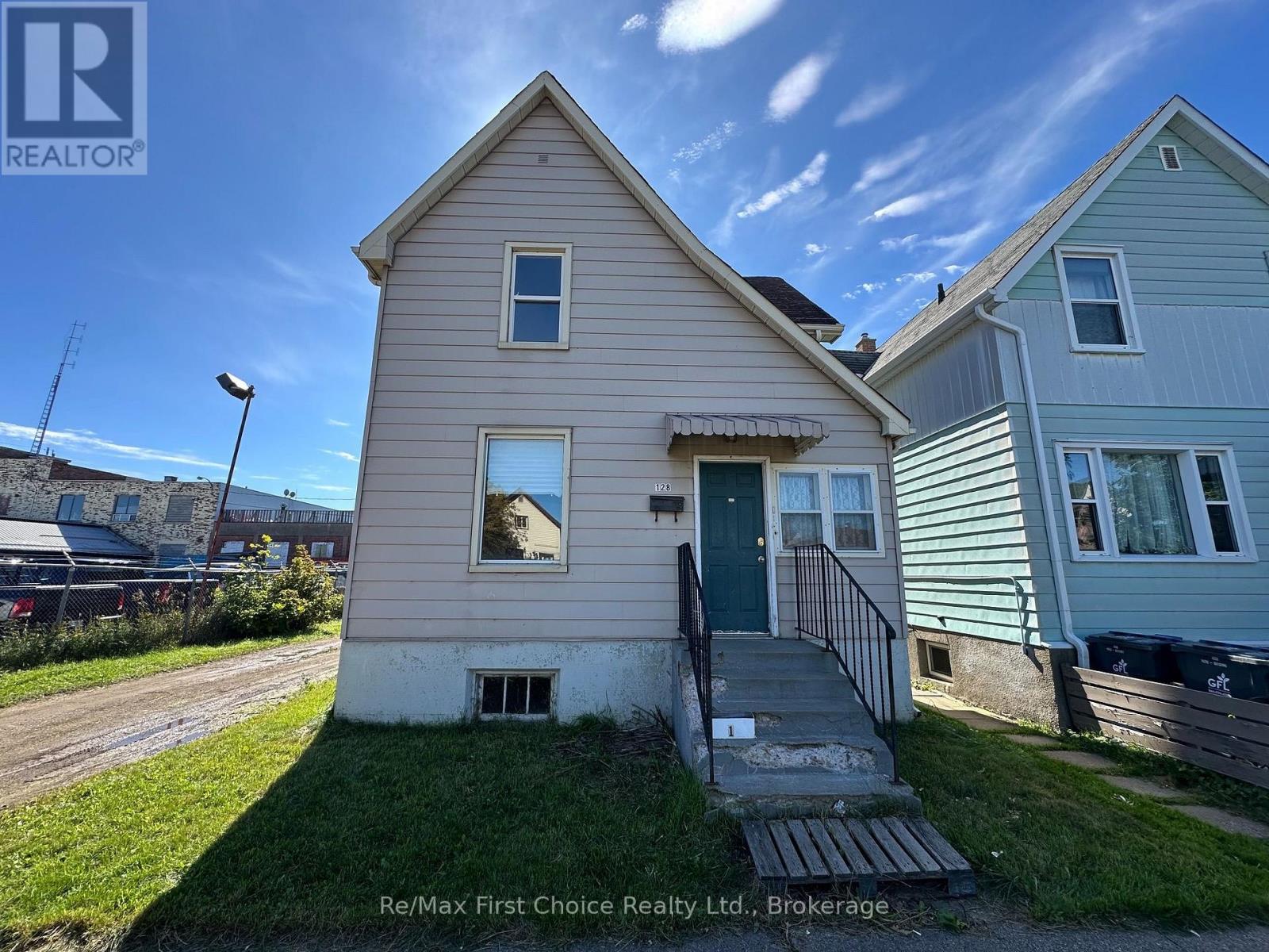 128 Cumming Street, Thunder Bay, Ontario  P7C 1N7 - Photo 1 - X13796422
