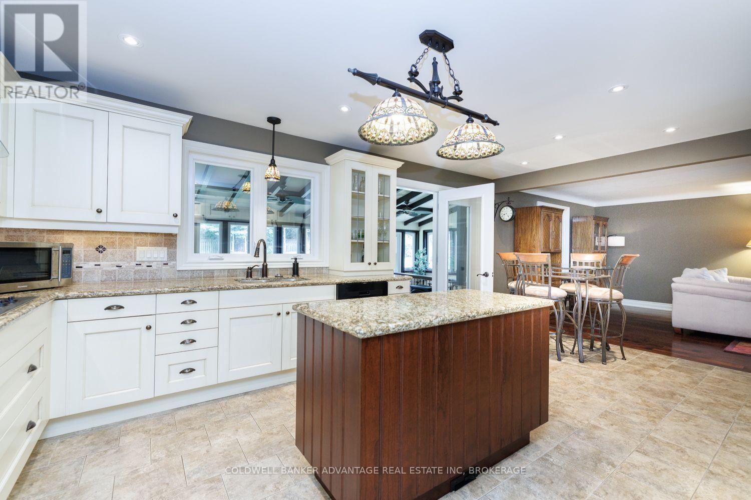 16 Willowdale Court, Pelham, Ontario  L3E 0J3 - Photo 9 - X13796484