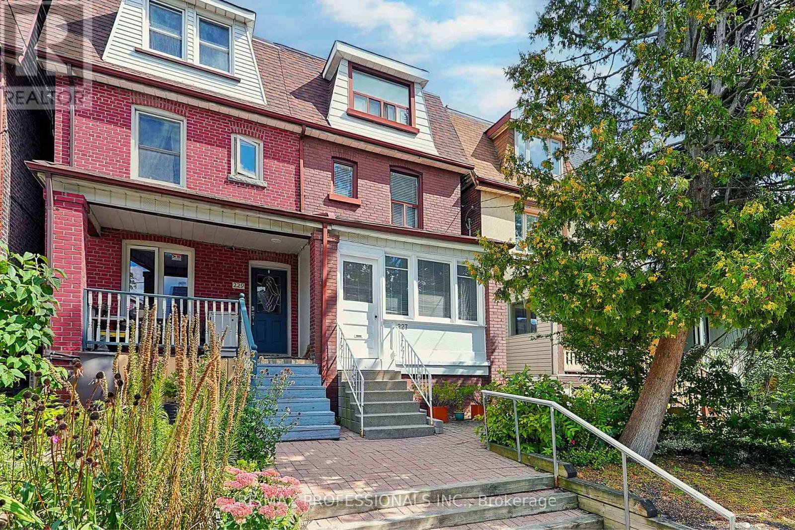 227 Montrose Avenue, Toronto, Ontario  M6G 3G6 - Photo 1 - C13796430