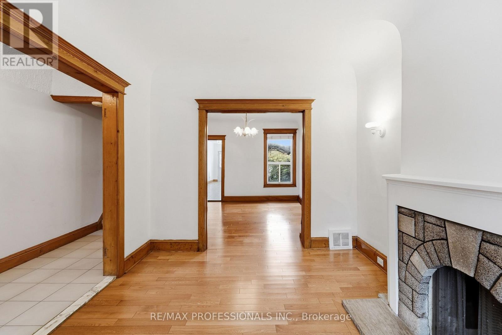 227 Montrose Avenue, Toronto, Ontario  M6G 3G6 - Photo 11 - C13796430