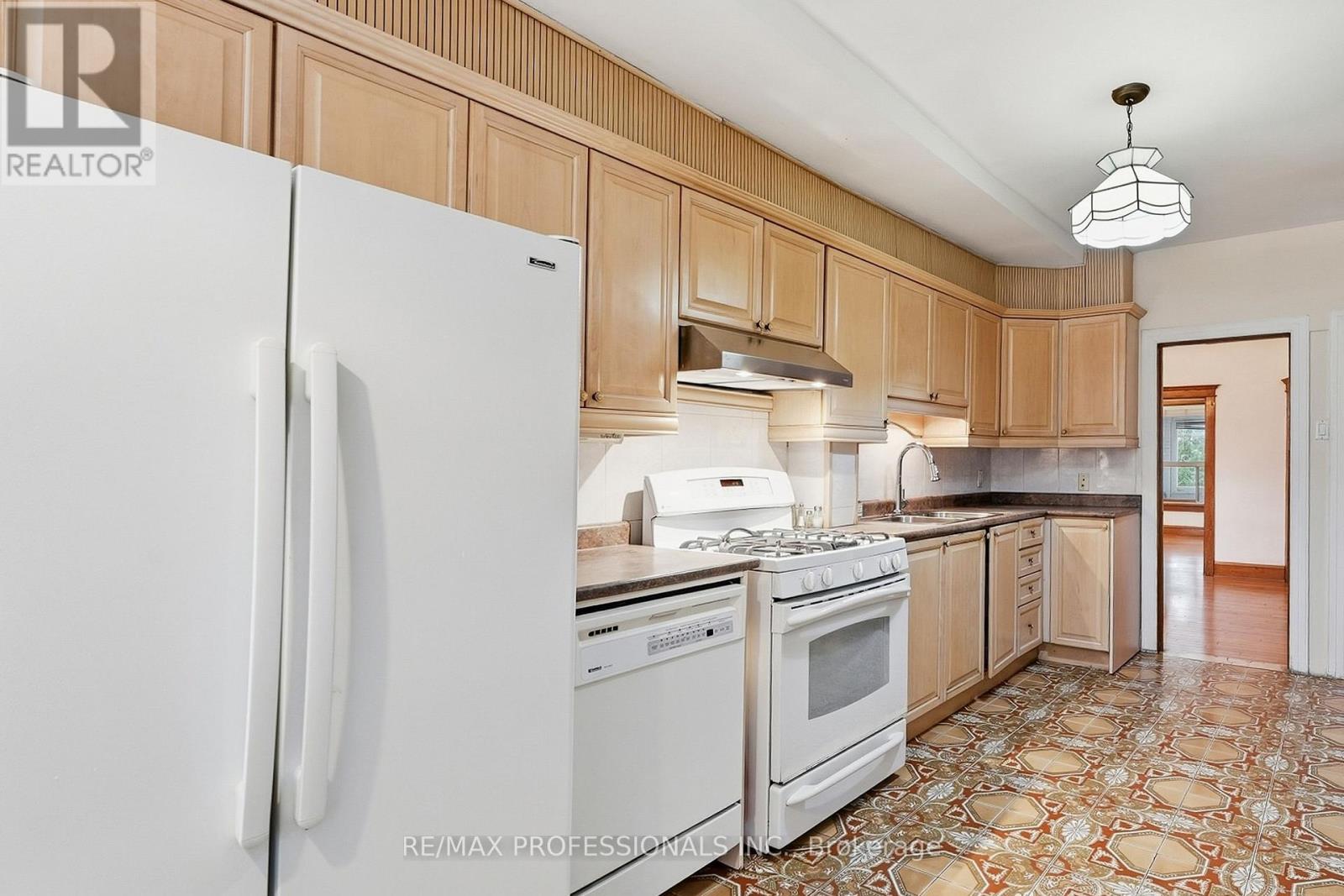 227 Montrose Avenue, Toronto, Ontario  M6G 3G6 - Photo 15 - C13796430