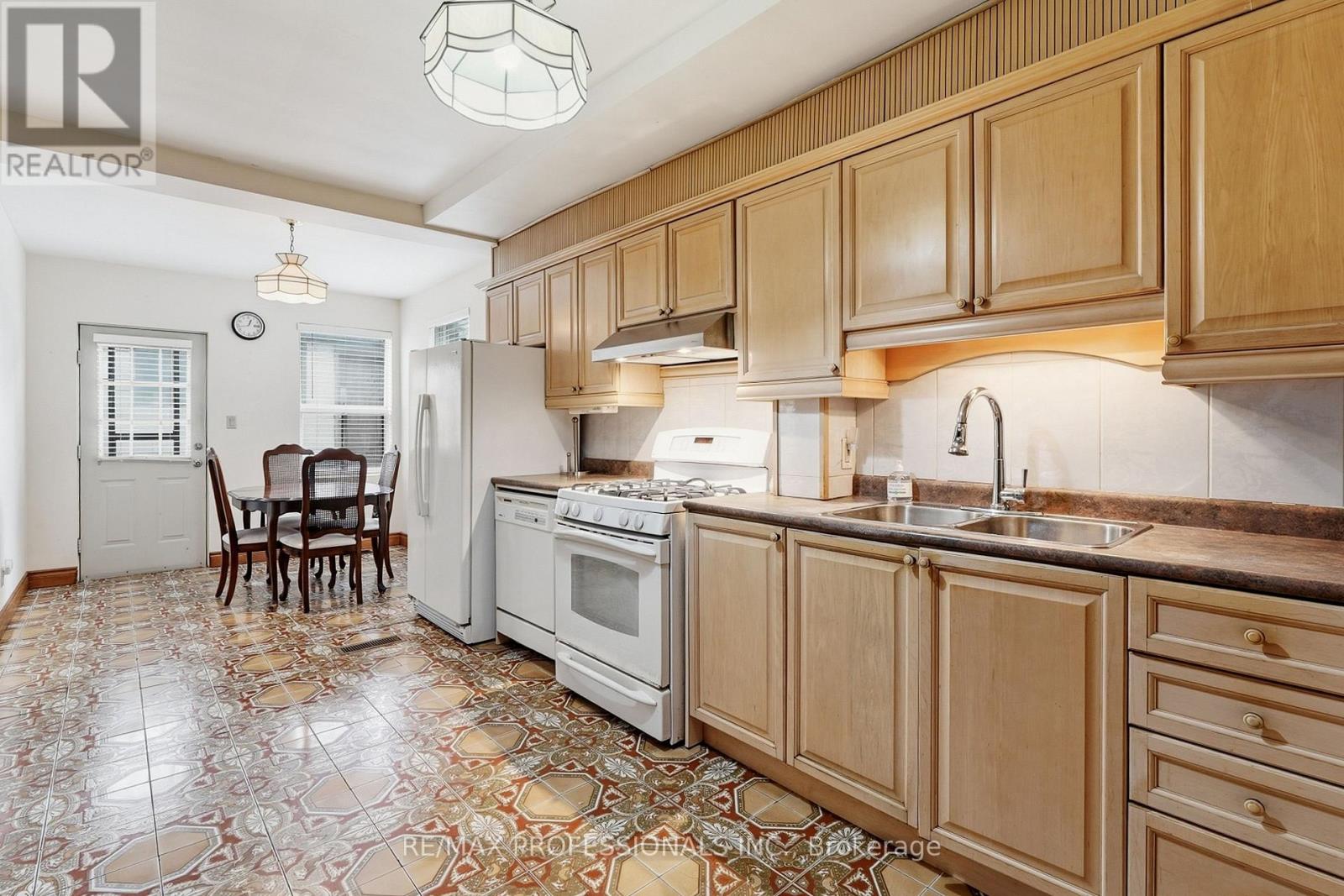 227 Montrose Avenue, Toronto, Ontario  M6G 3G6 - Photo 16 - C13796430