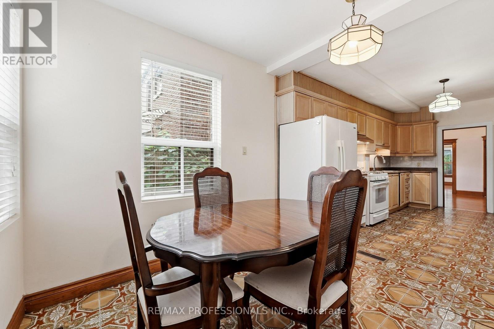 227 Montrose Avenue, Toronto, Ontario  M6G 3G6 - Photo 18 - C13796430