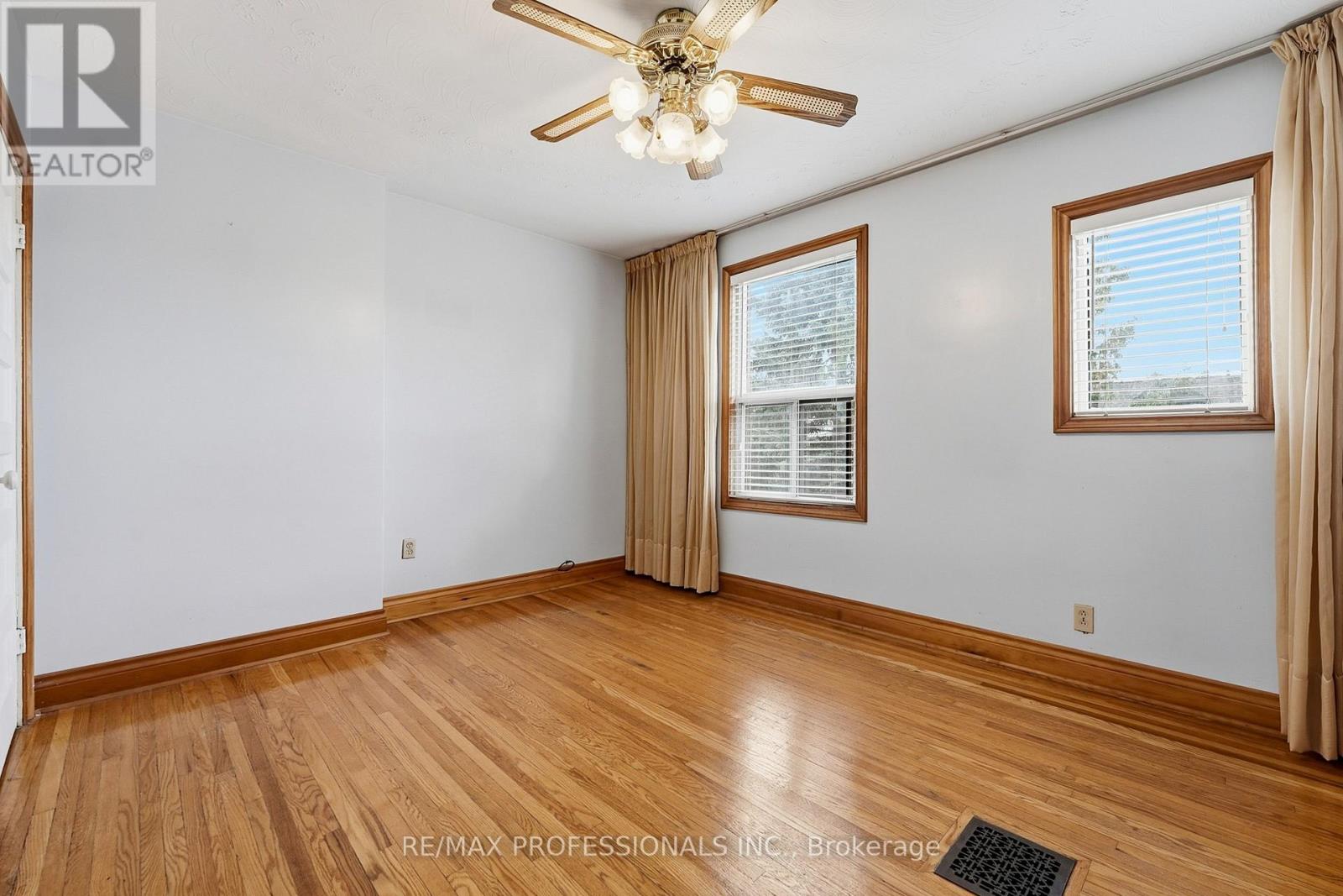 227 Montrose Avenue, Toronto, Ontario  M6G 3G6 - Photo 21 - C13796430