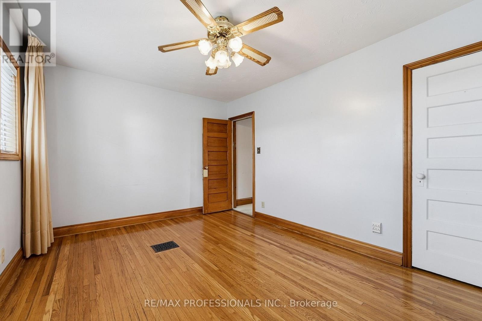 227 Montrose Avenue, Toronto, Ontario  M6G 3G6 - Photo 23 - C13796430