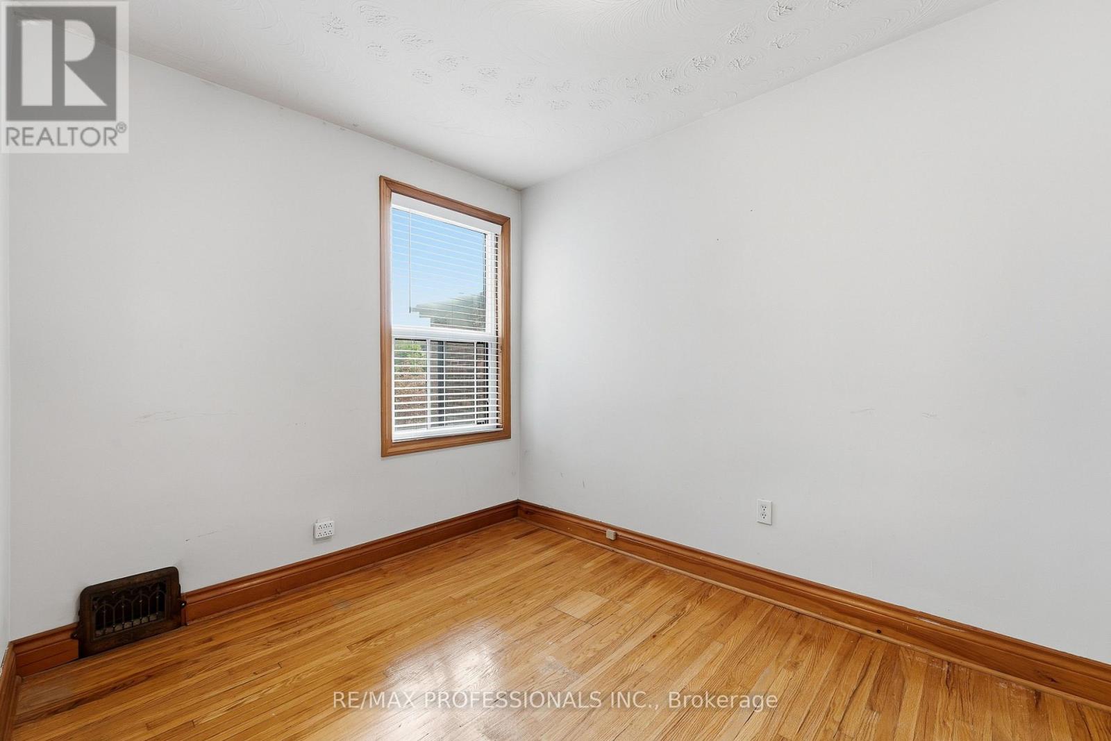 227 Montrose Avenue, Toronto, Ontario  M6G 3G6 - Photo 25 - C13796430