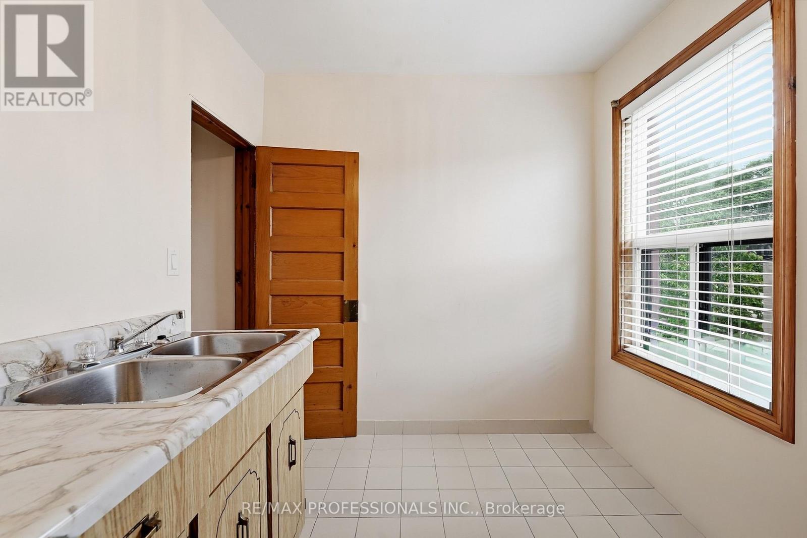 227 Montrose Avenue, Toronto, Ontario  M6G 3G6 - Photo 29 - C13796430