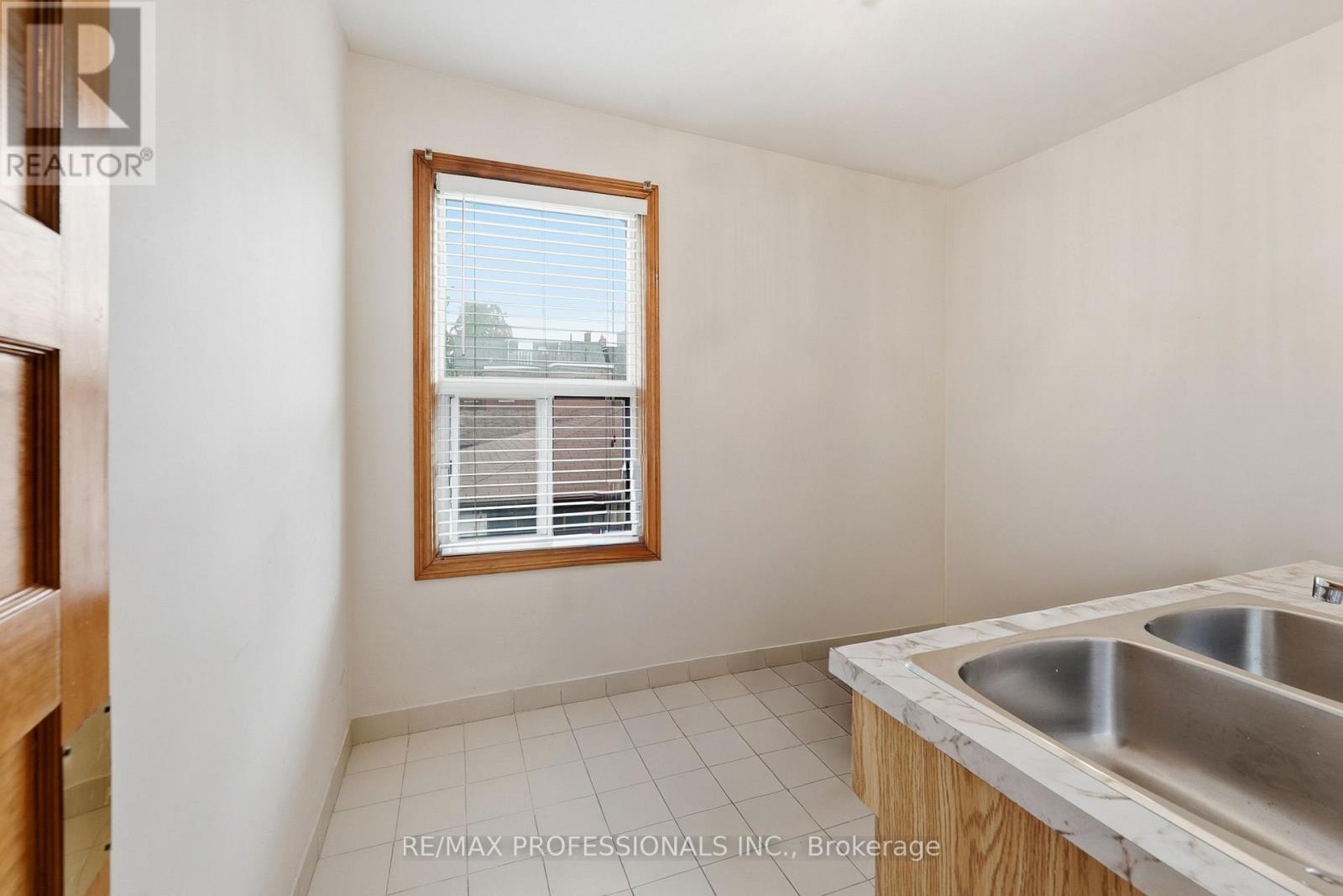 227 Montrose Avenue, Toronto, Ontario  M6G 3G6 - Photo 30 - C13796430