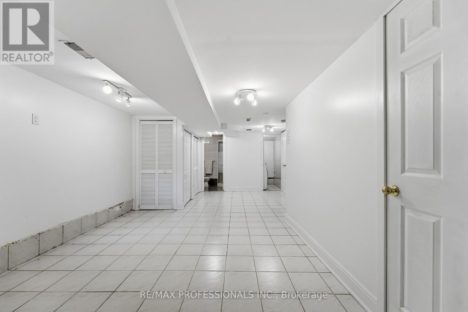 227 Montrose Avenue, Toronto, Ontario  M6G 3G6 - Photo 39 - C13796430