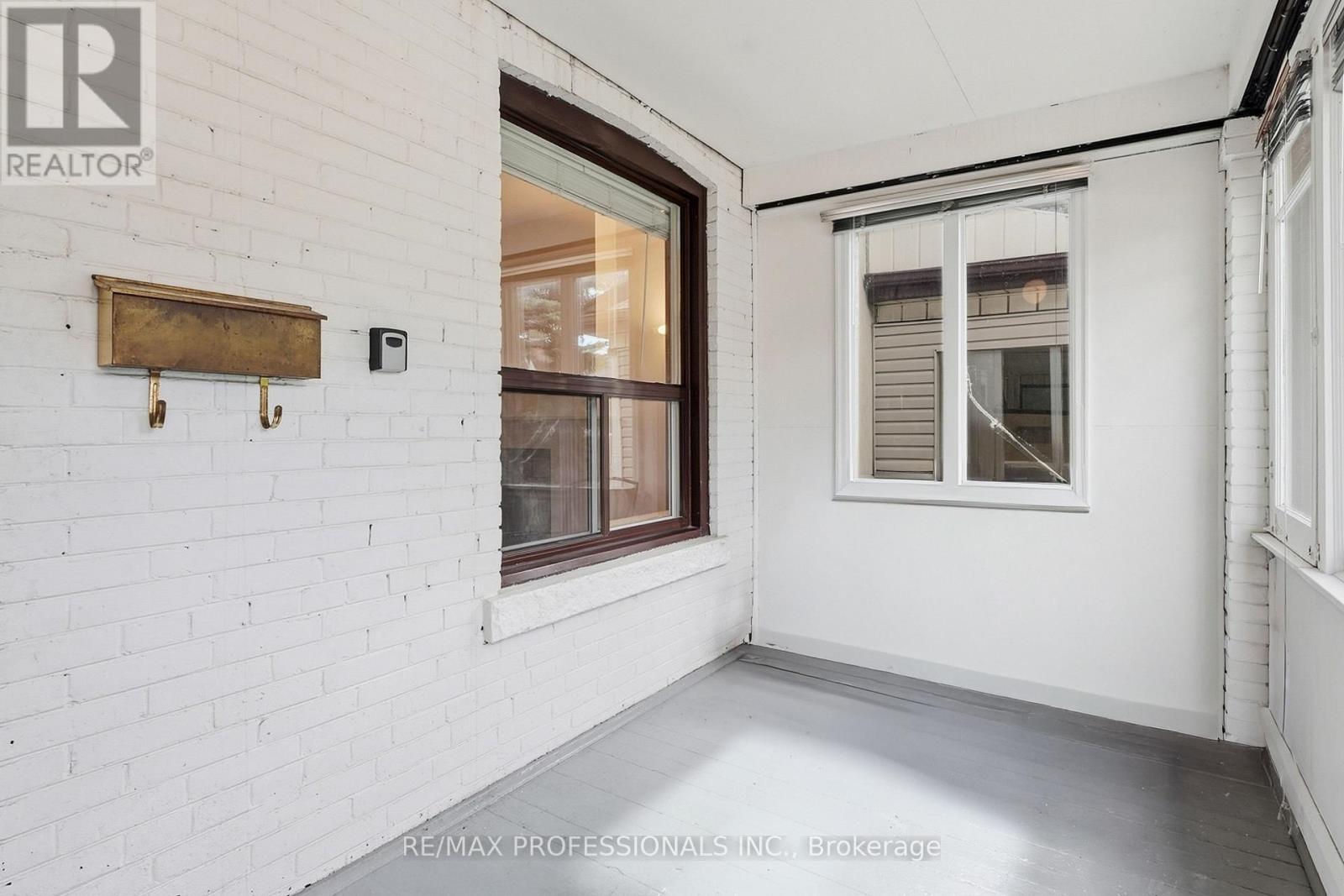 227 Montrose Avenue, Toronto, Ontario  M6G 3G6 - Photo 4 - C13796430