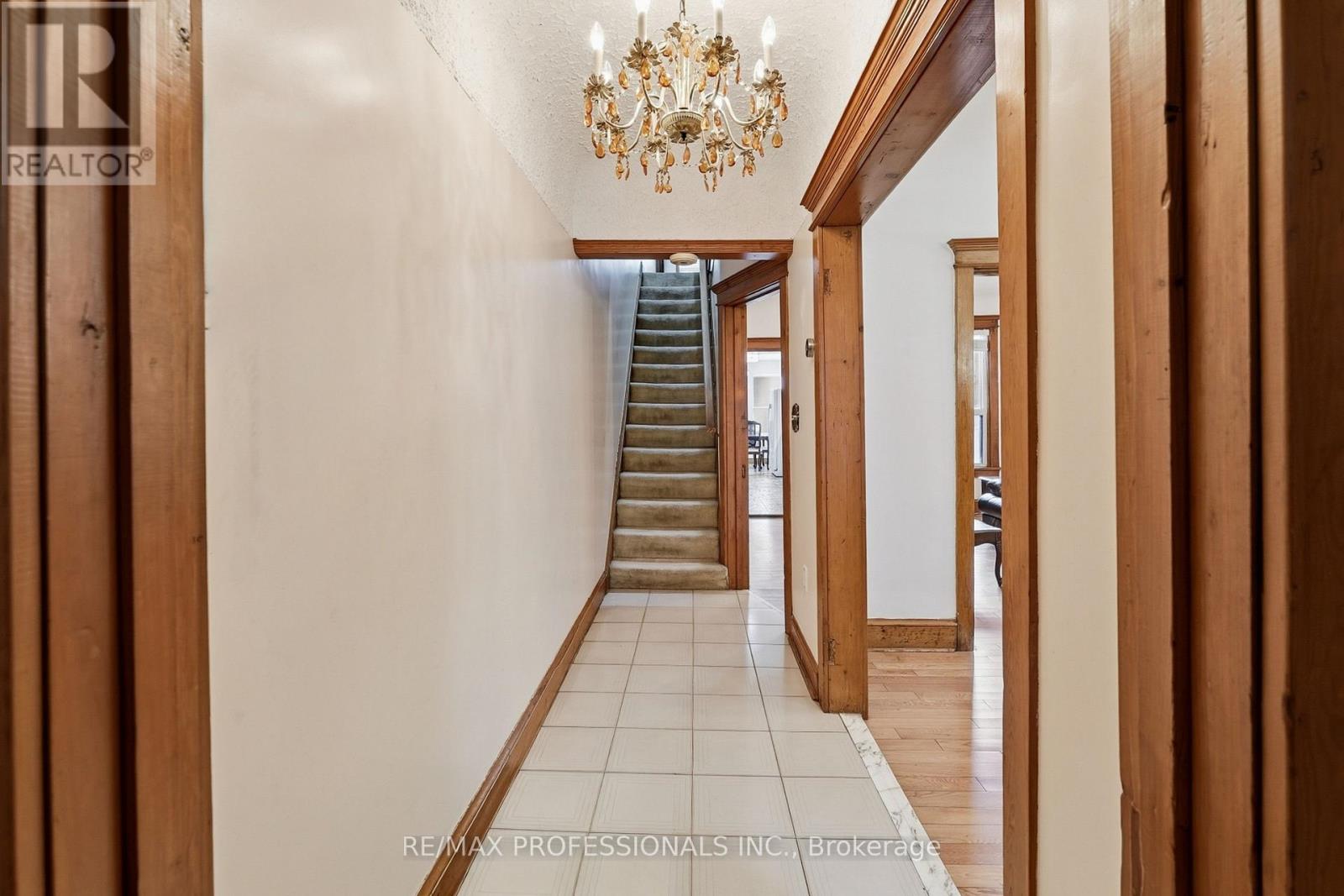 227 Montrose Avenue, Toronto, Ontario  M6G 3G6 - Photo 6 - C13796430