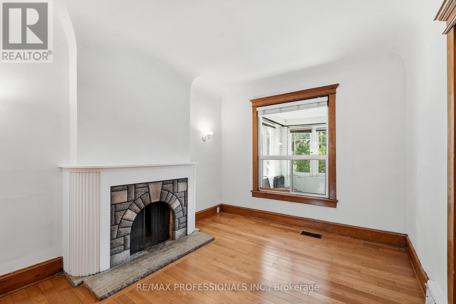 227 Montrose Avenue, Toronto, Ontario  M6G 3G6 - Photo 8 - C13796430